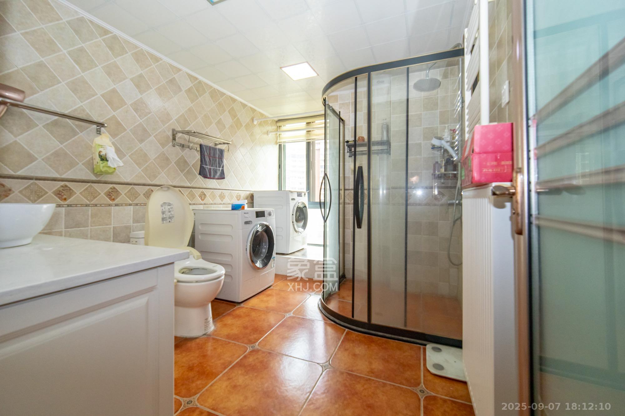 恒基凯旋门一二期  5室2厅2卫    158.0万 恒基凯旋门一二期  5室2厅2卫    158.0万卫生间