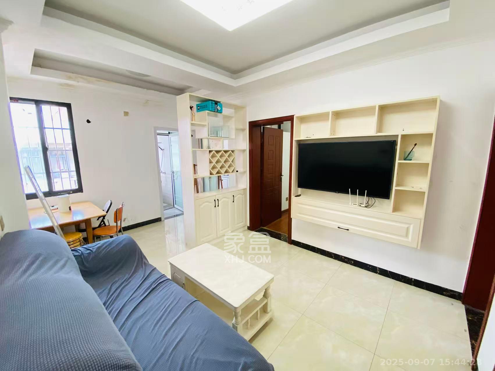 席草田散盘 3室1厅1卫 2180.0元/月 席草田散盘 3室1厅1卫 2180.0元/月室内图