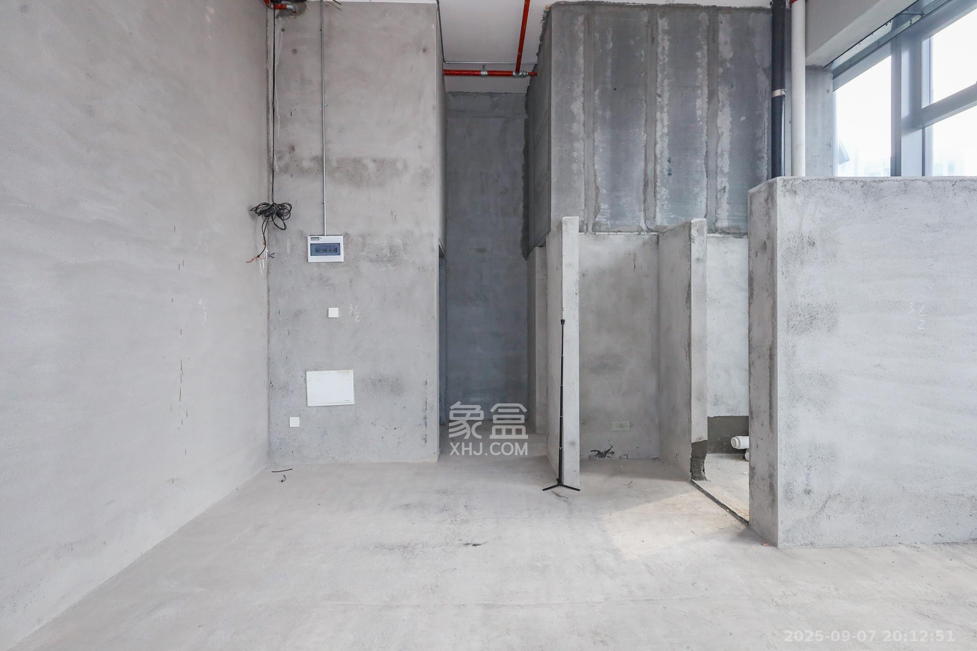 卓越中寰 2室1厅1卫 58.0万 卓越中寰 2室1厅1卫 58.0万卧室