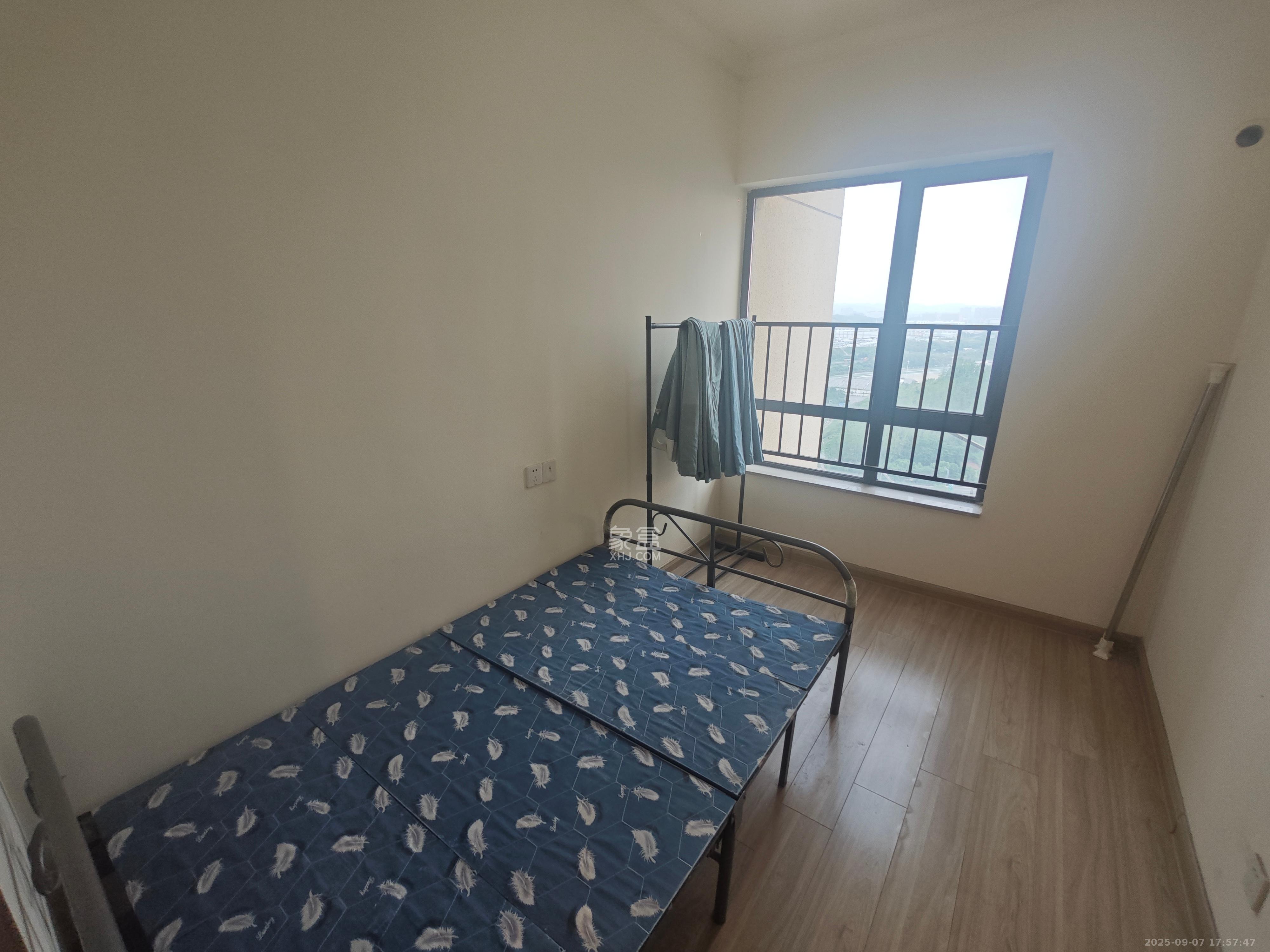 碧桂园南城首府(东宸林海) 3室2厅1卫 2100.0元/月 碧桂园南城首府(东宸林海) 3室2厅1卫 2100.0元/月室内图