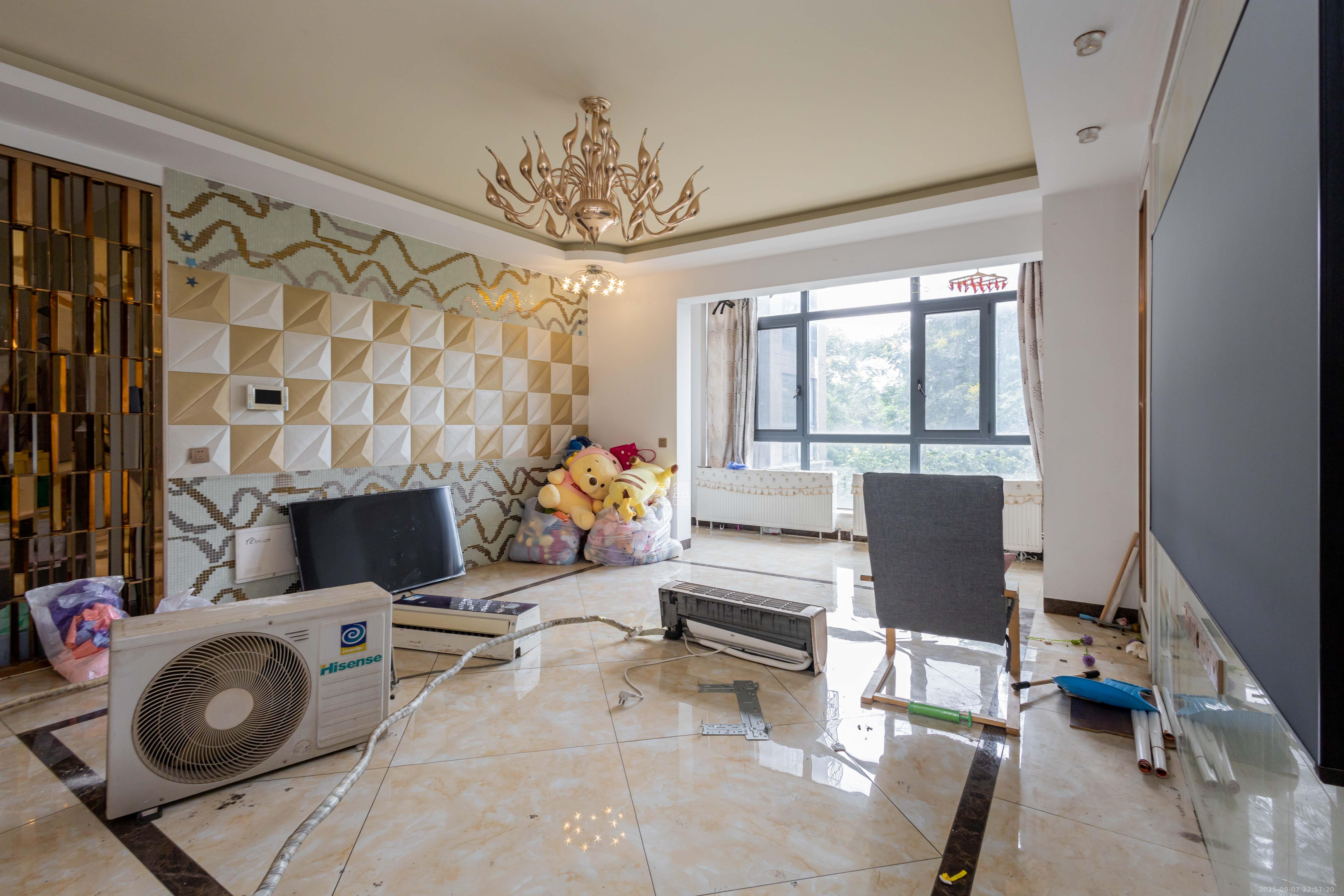 辉煌国际城一期  5室2厅2卫    180.0万