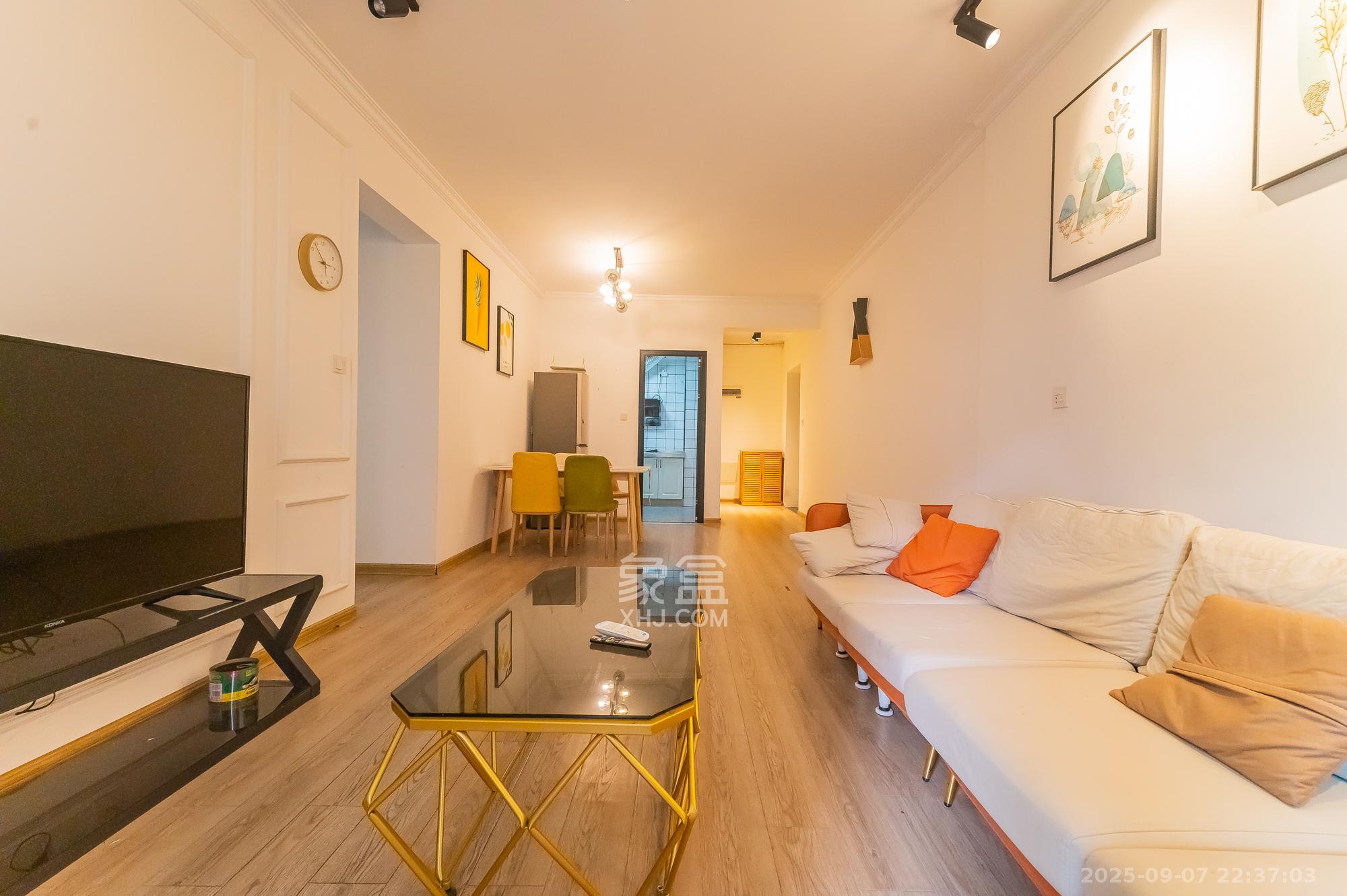 恒基凯旋门三期 3室2厅2卫 89.8万 恒基凯旋门三期 3室2厅2卫 89.8万客厅