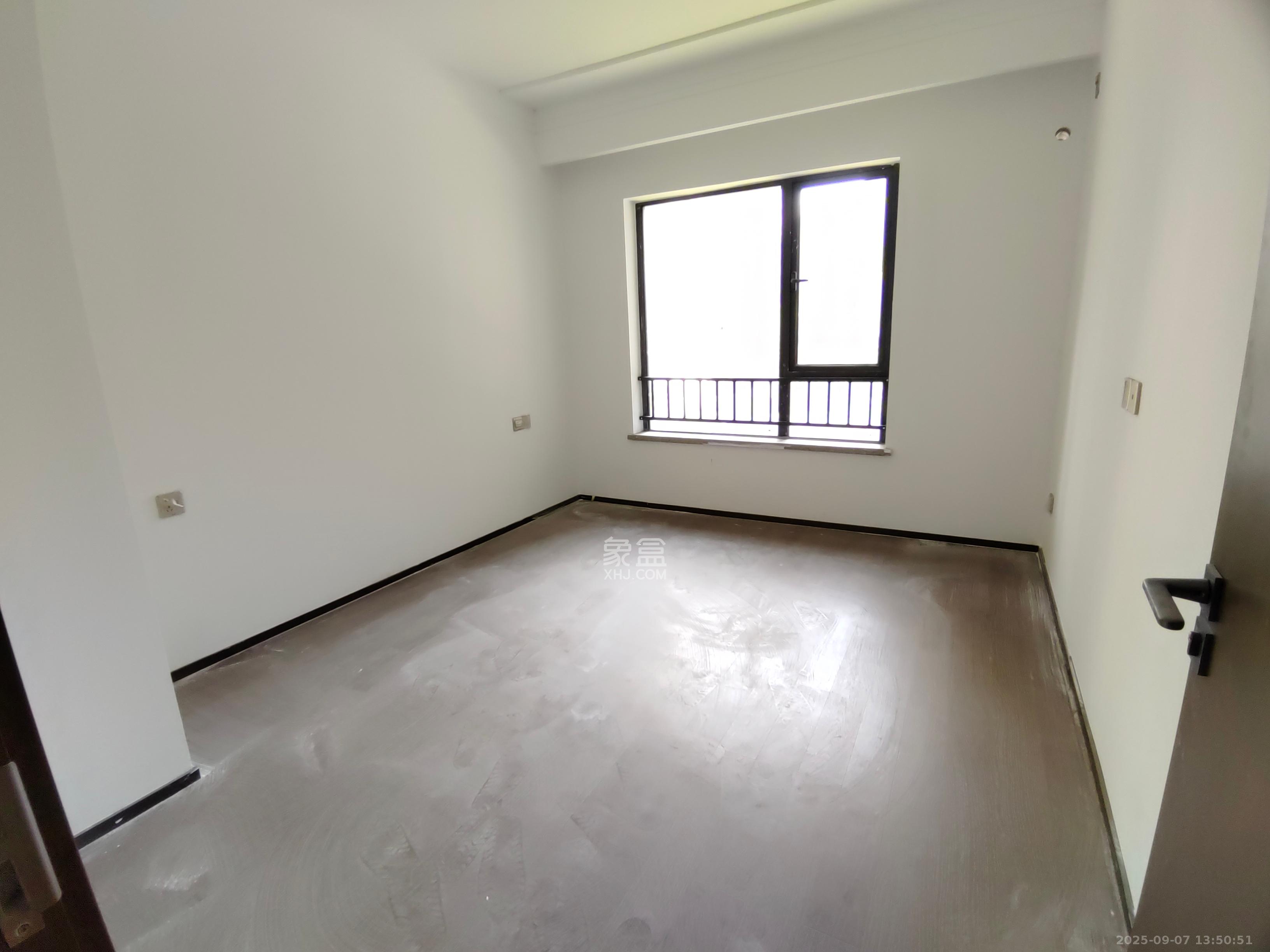 荣盛城 3室2厅2卫 2600.0元/月 荣盛城 3室2厅2卫 2600.0元/月室内图