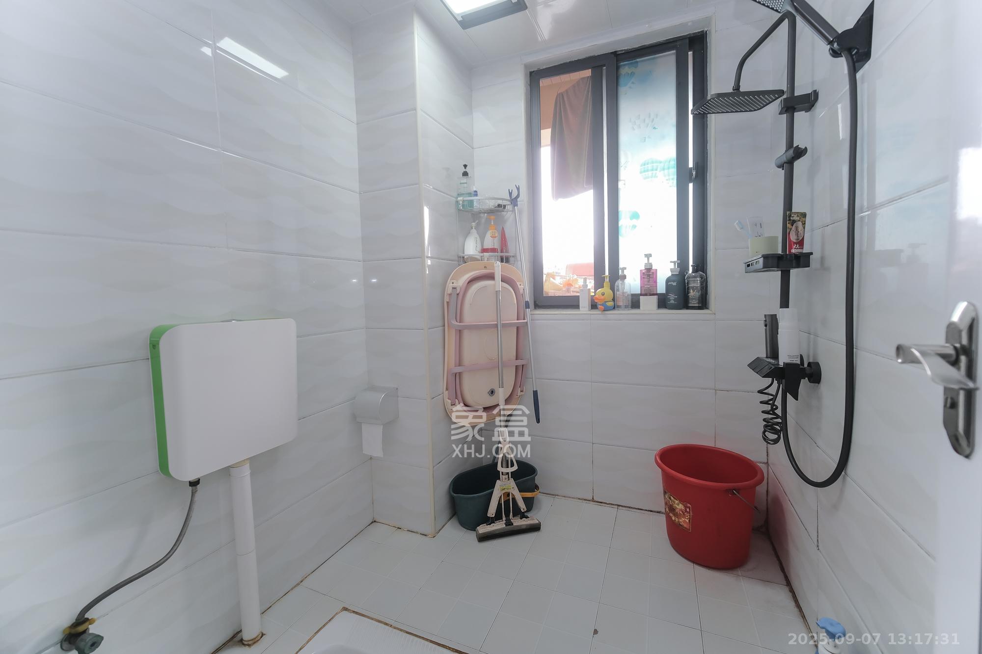 山水湾  3室2厅1卫    66.8万 山水湾  3室2厅1卫    66.8万卫生间