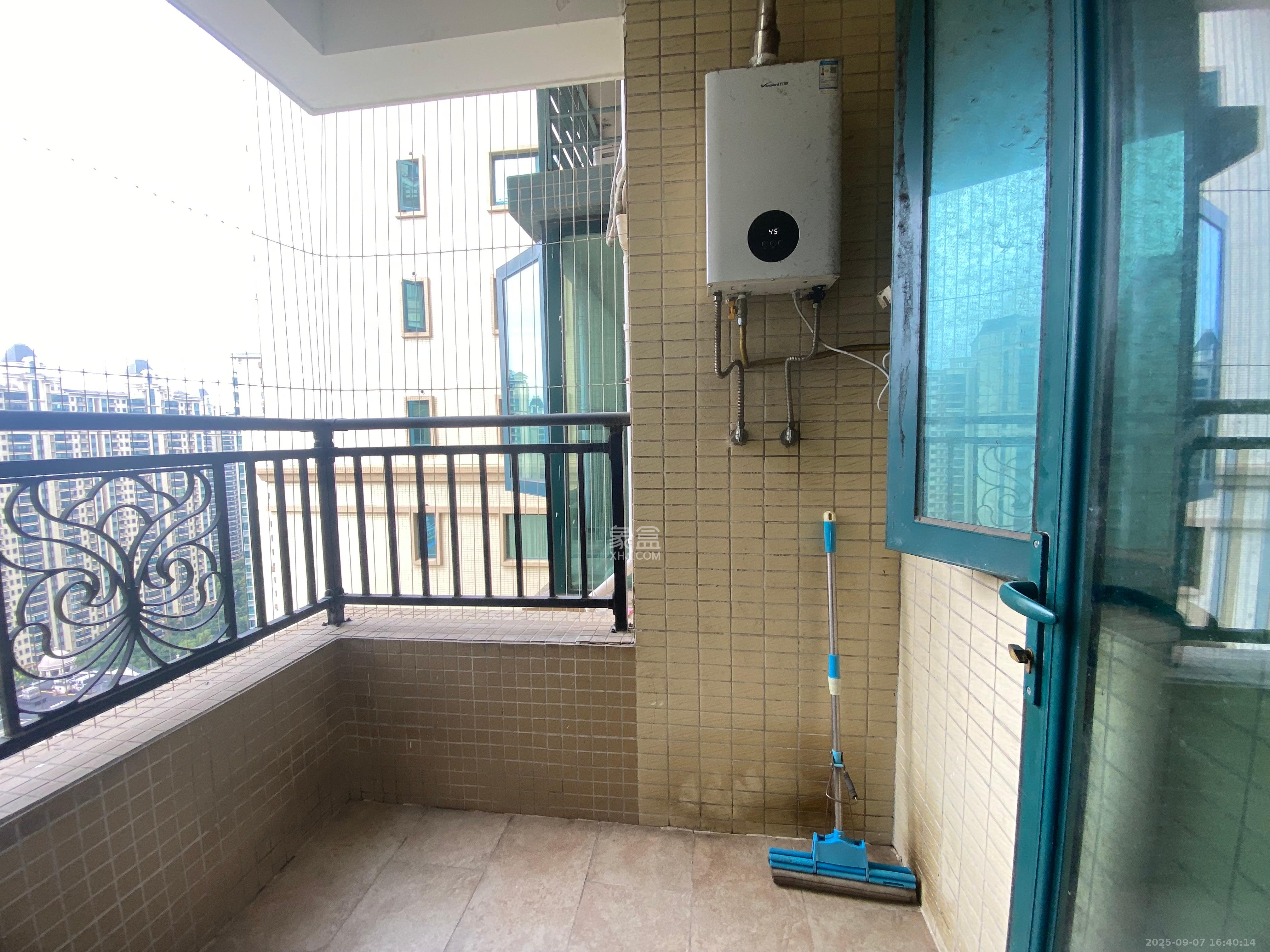 恒大翡翠华庭 3室2厅1卫 2350.0元/月 恒大翡翠华庭 3室2厅1卫 2350.0元/月室内图