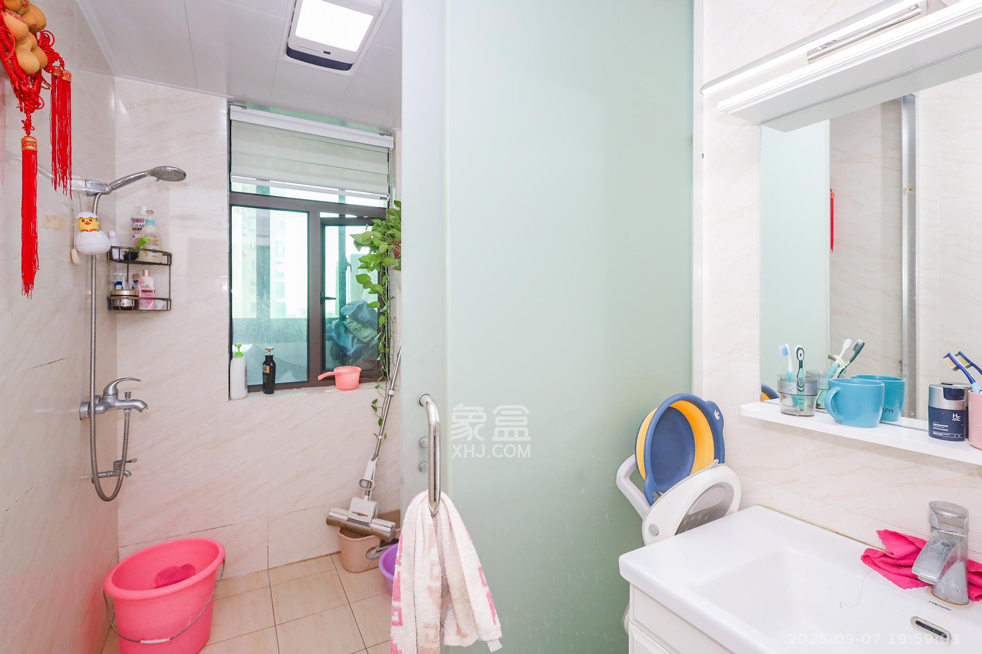 滨江一号(丰泰花园) 3室2厅2卫 129.0万 滨江一号(丰泰花园) 3室2厅2卫 129.0万卫生间