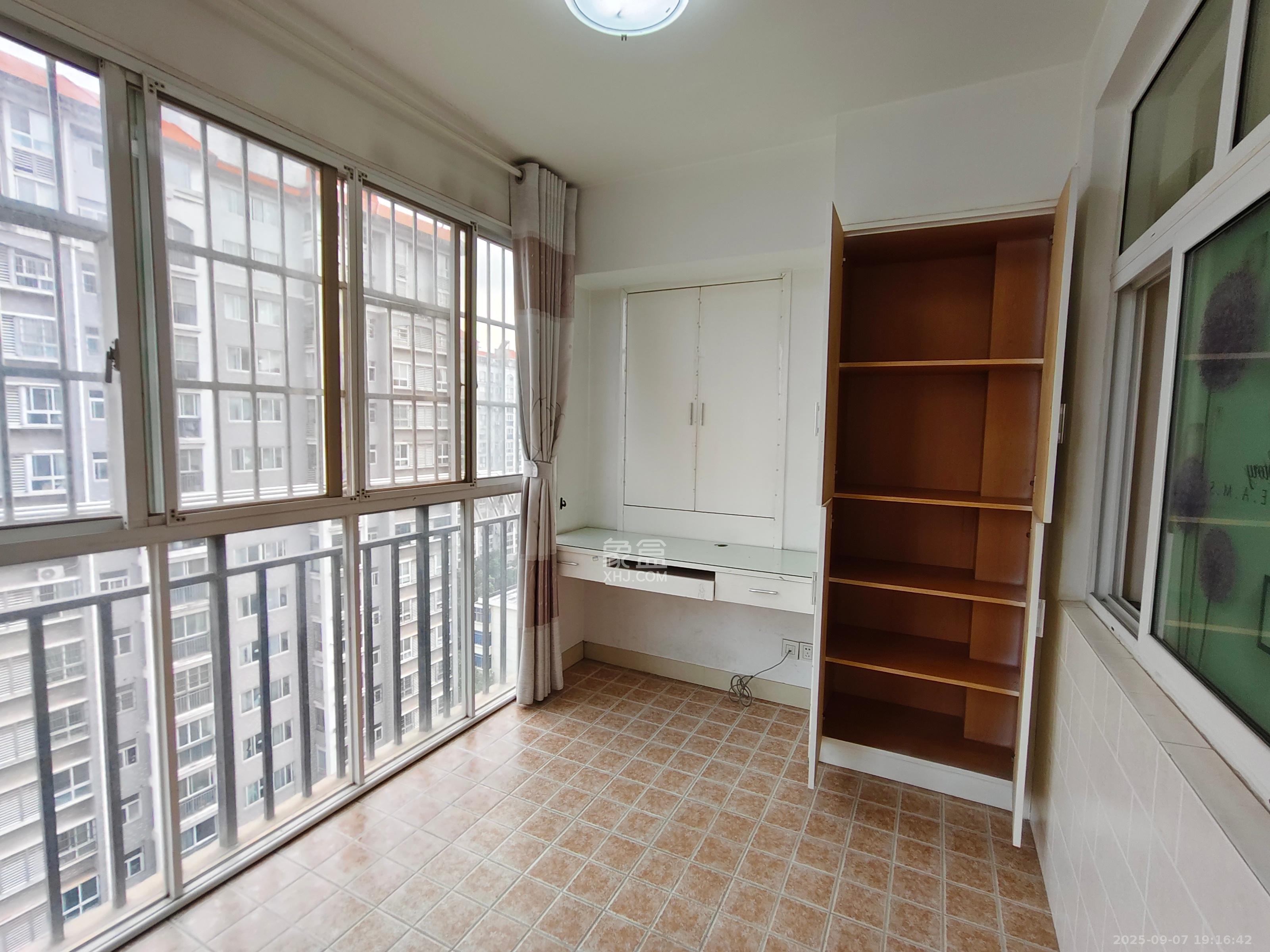 嘉盛华庭（一期、二期、三期）  3室2厅1卫    3000.0元/月室内图