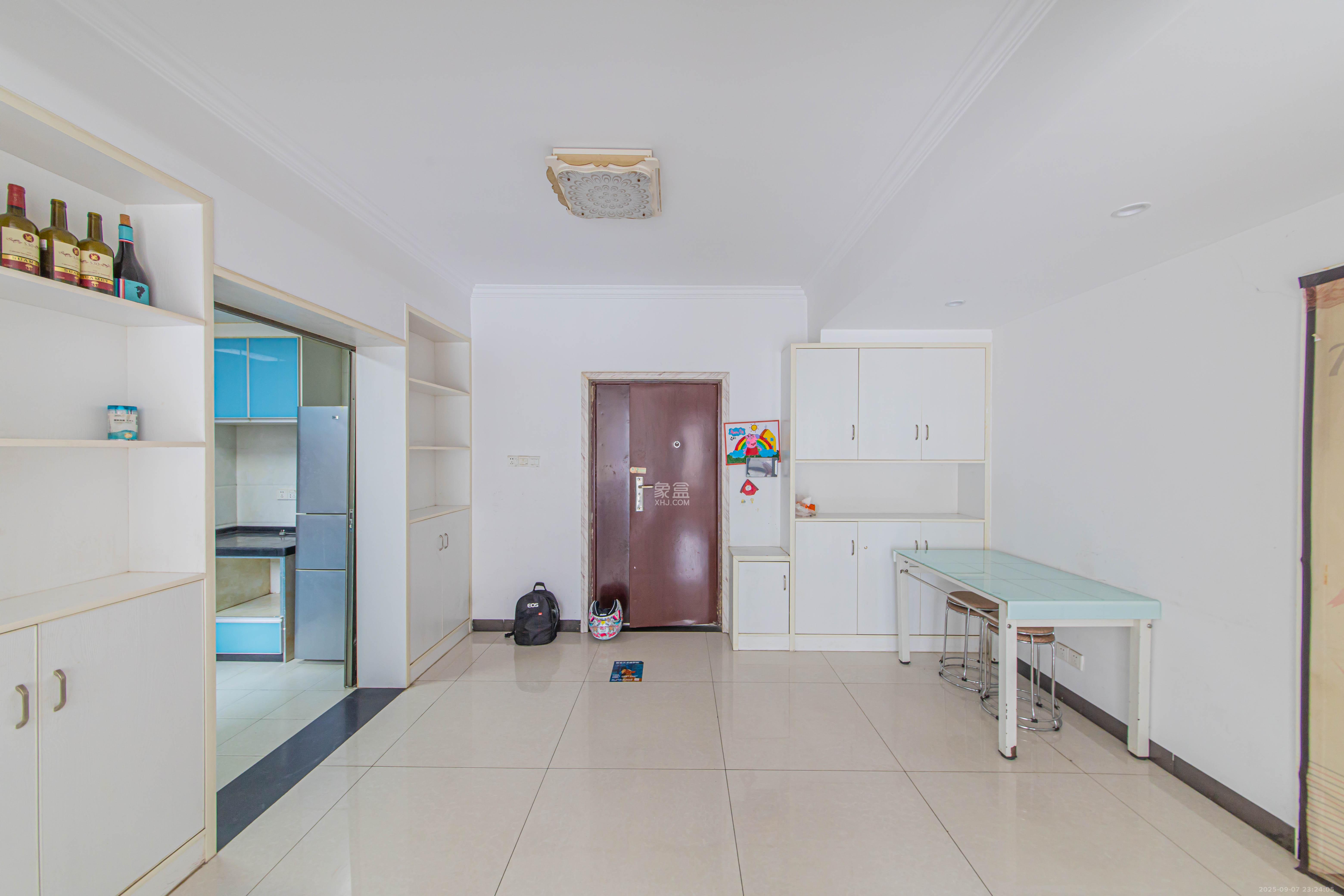 长城水郡  2室2厅1卫    60.0万 长城水郡  2室2厅1卫    60.0万客厅