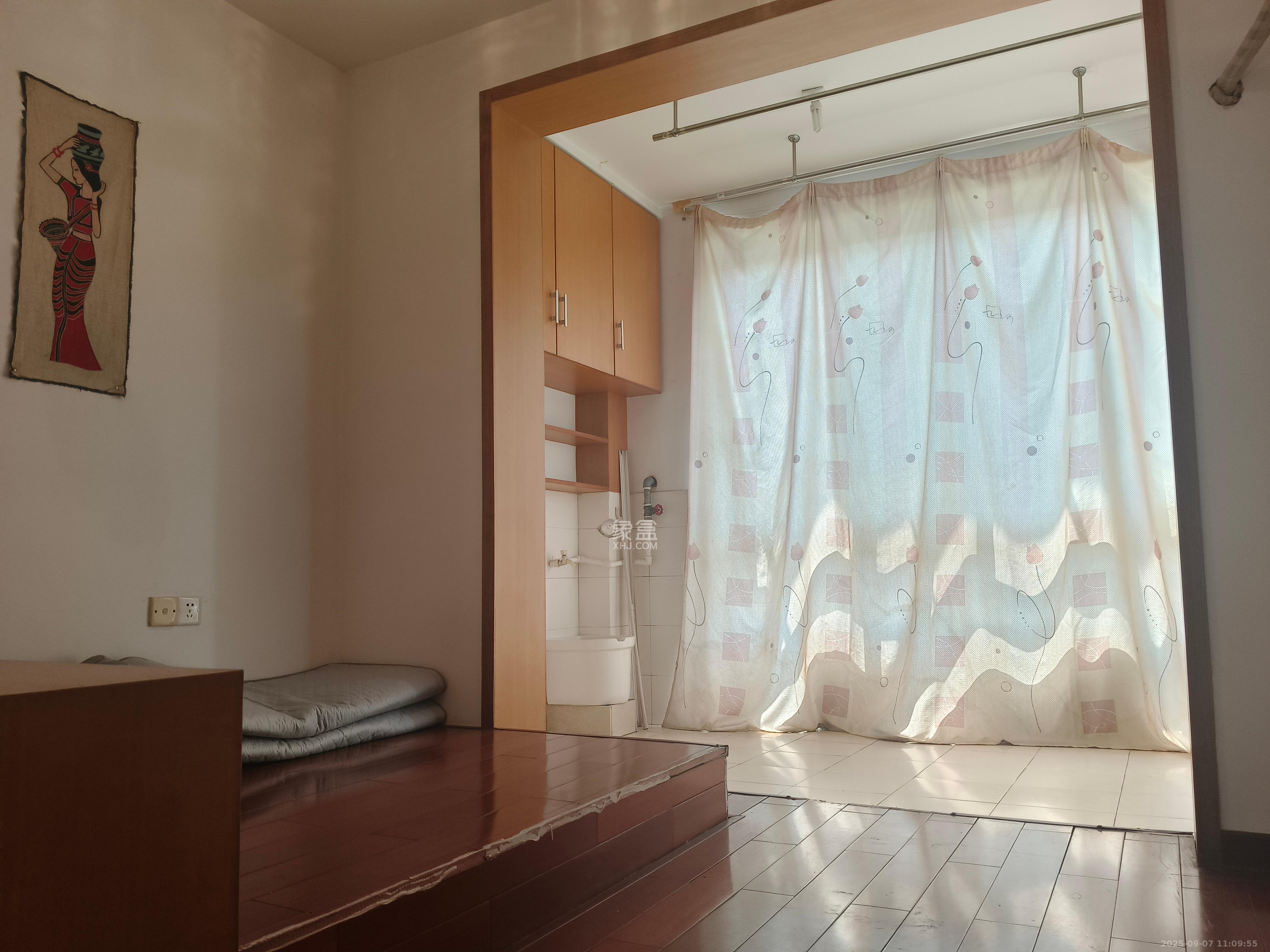 怡景民居 3室2厅2卫 1800.0元/月 怡景民居 3室2厅2卫 1800.0元/月室内图