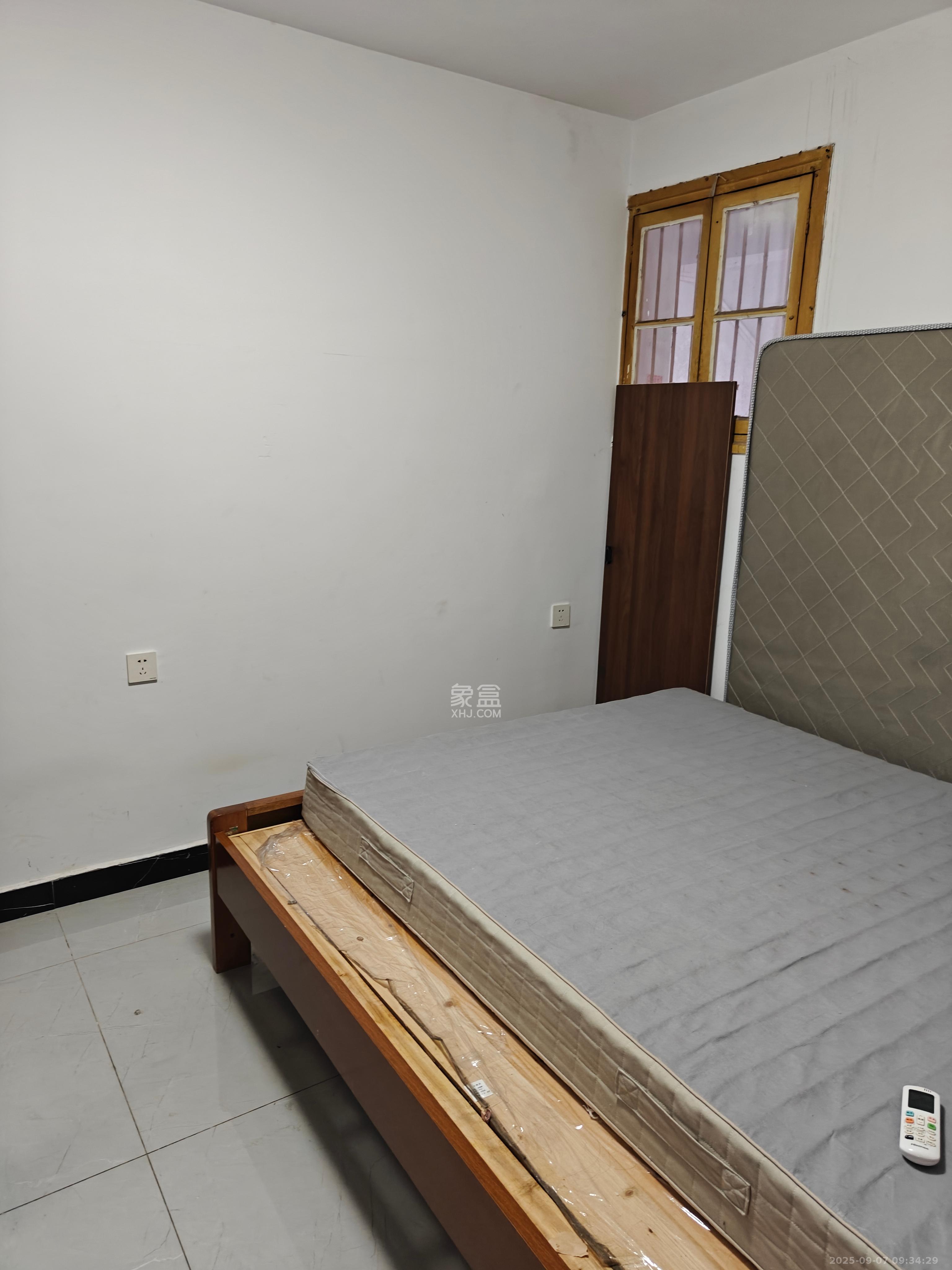 下民航宿舍  3室1厅1卫    1300.0元/月 下民航宿舍  3室1厅1卫    1300.0元/月室内图