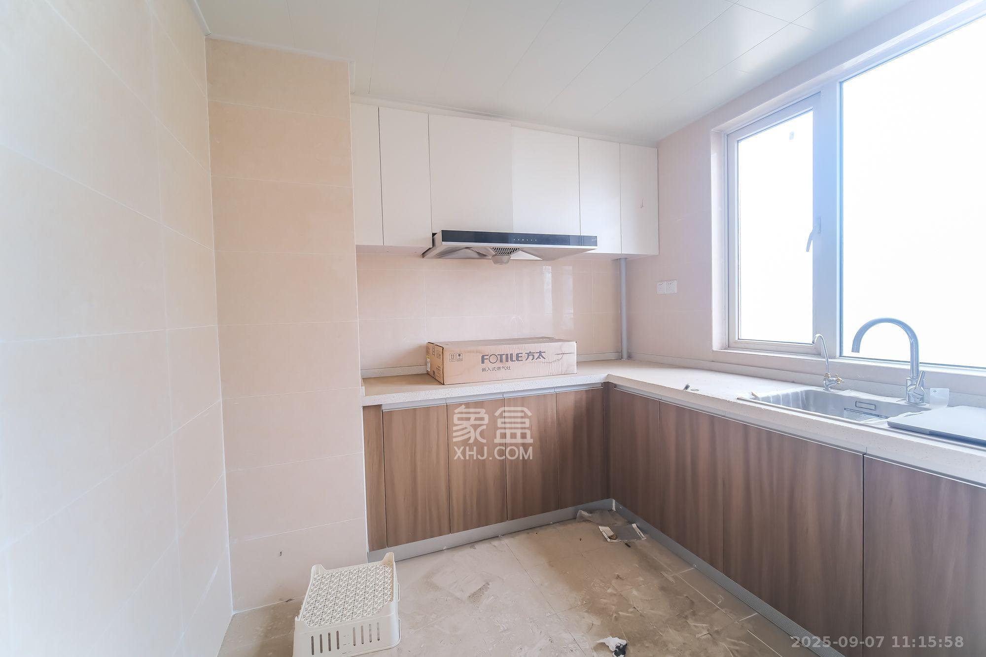 保利香槟国际  5室2厅2卫    2400.0元/月 保利香槟国际  5室2厅2卫    2400.0元/月室内图