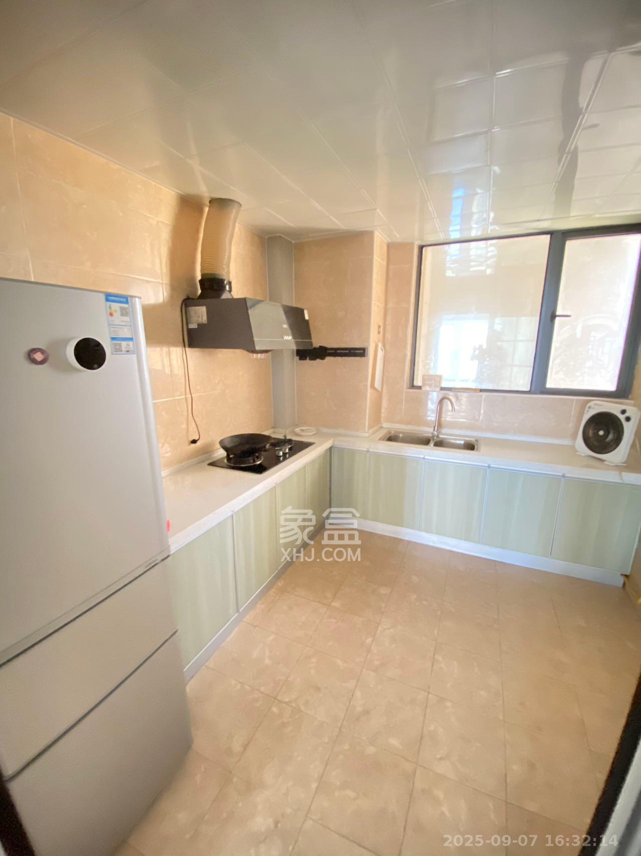 悦湖山 4室2厅2卫 2600.0元/月 悦湖山 4室2厅2卫 2600.0元/月室内图