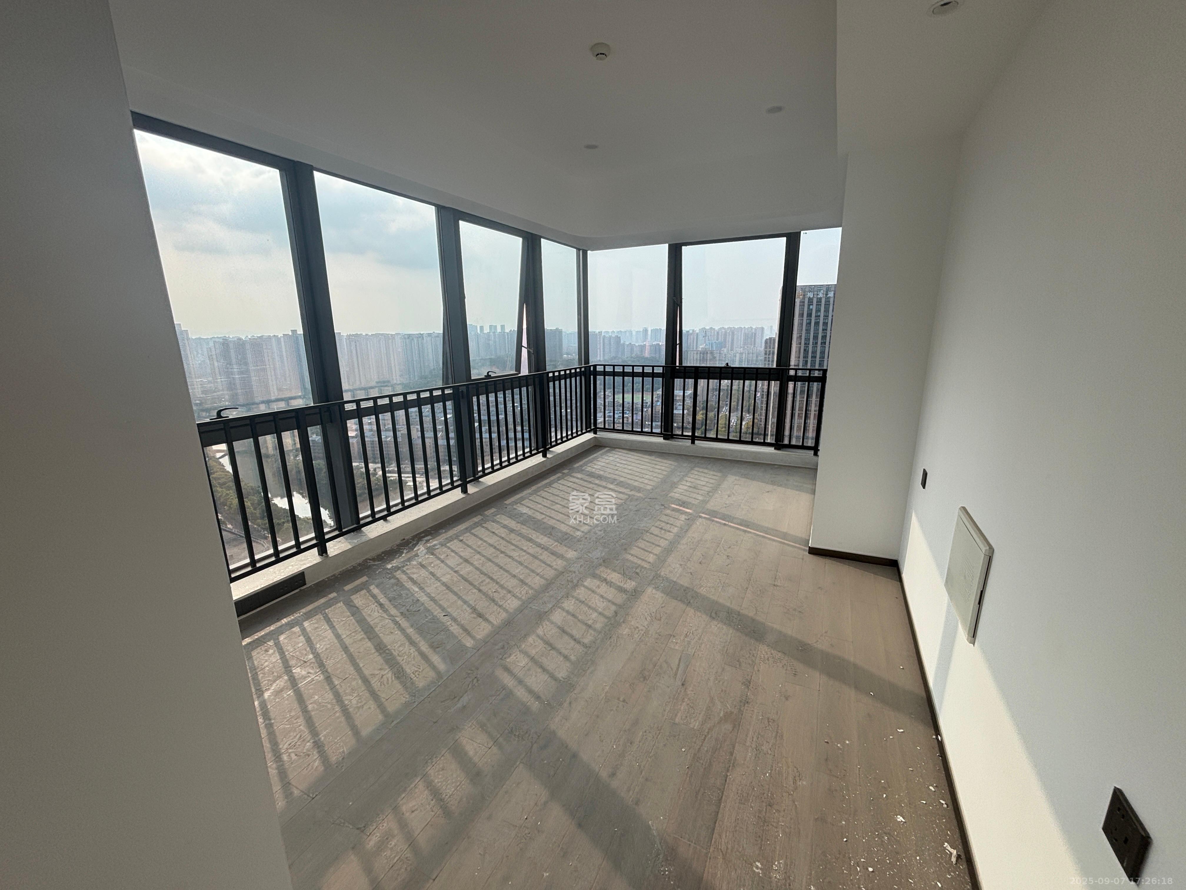 中建宝铂公馆  1室1厅1卫   2200.00元/月室内图1