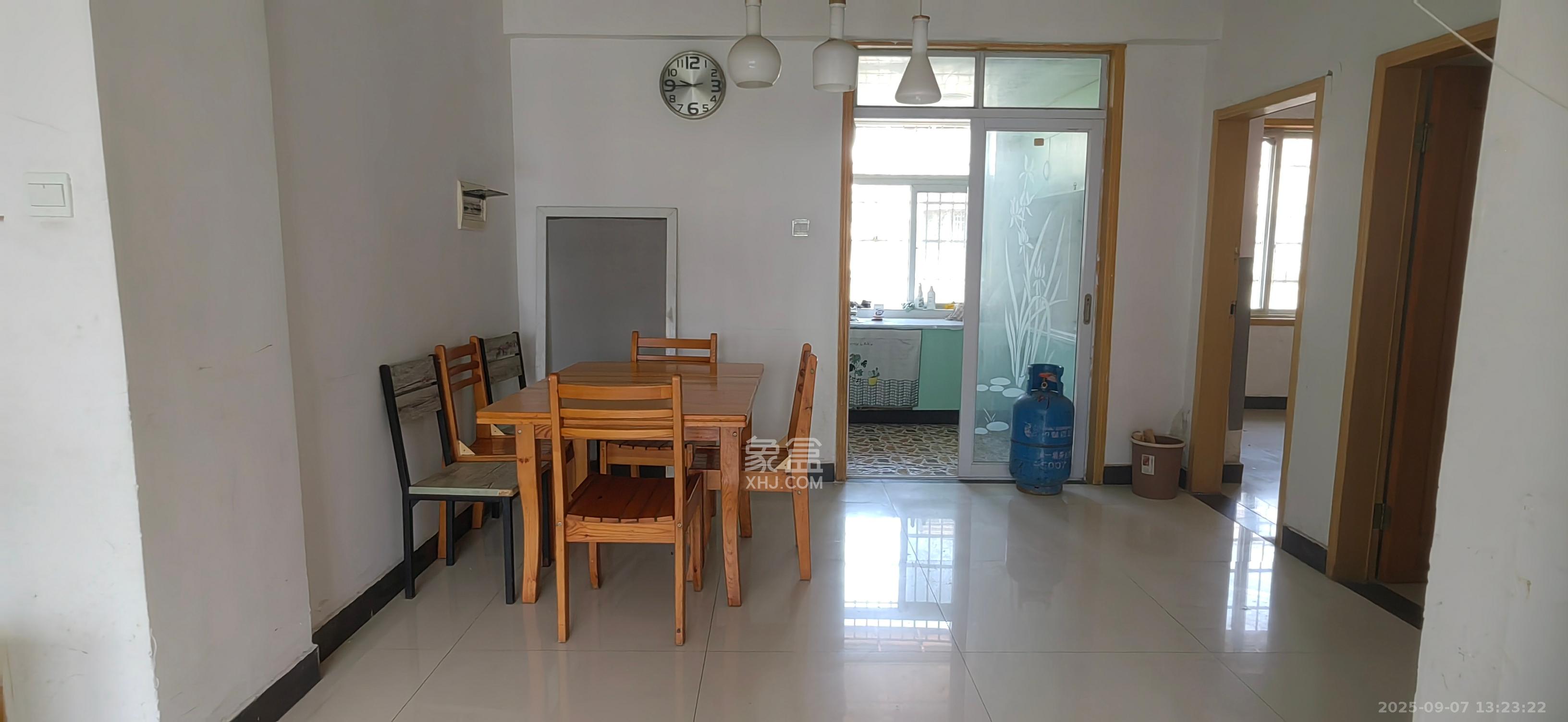 新桥沁园(银港农贸市场) 3室1厅1卫 1700.0元/月 新桥沁园(银港农贸市场) 3室1厅1卫 1700.0元/月室内图