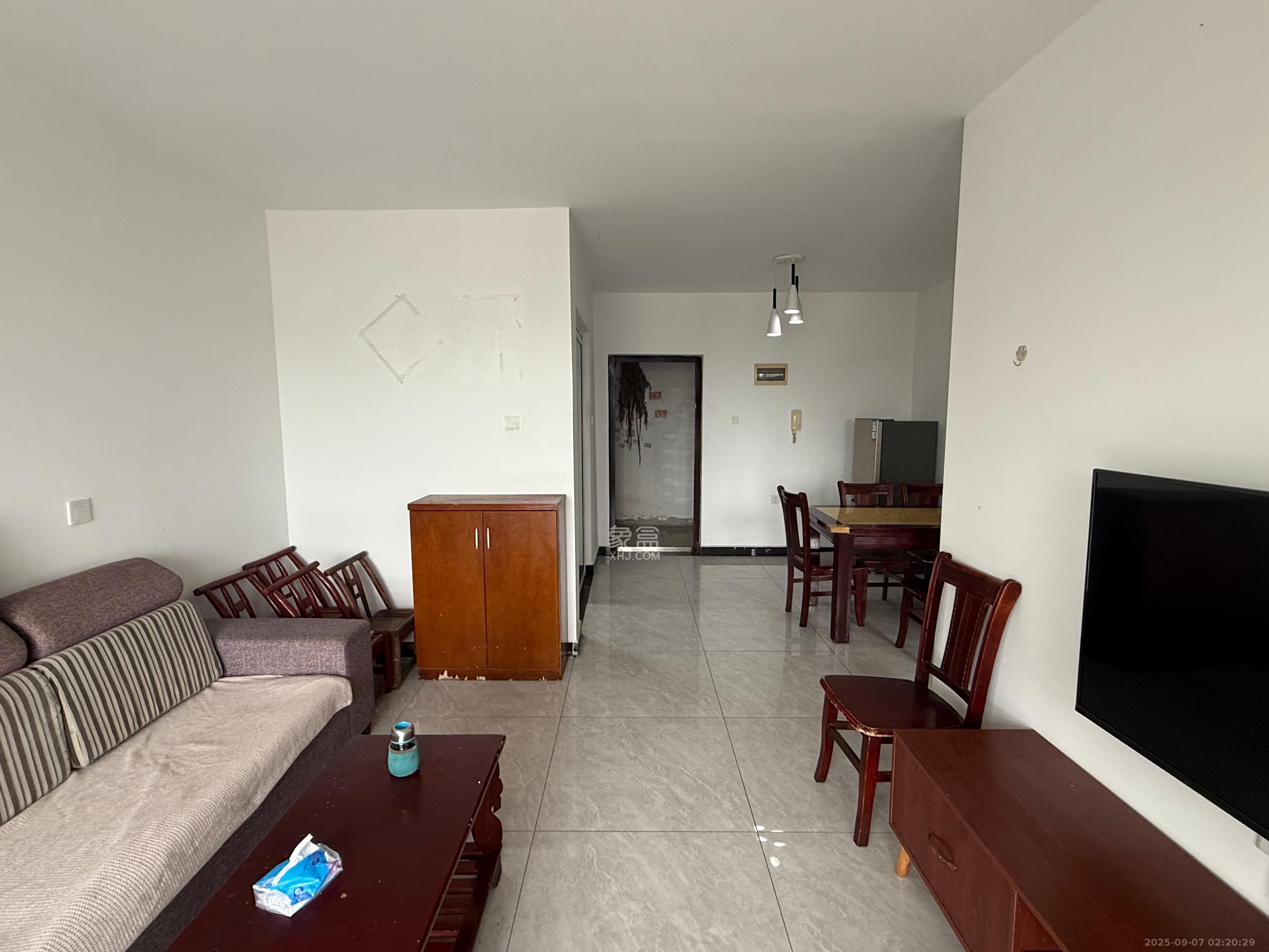 谷山乐园三期  3室2厅2卫    1800.0元/月室内图