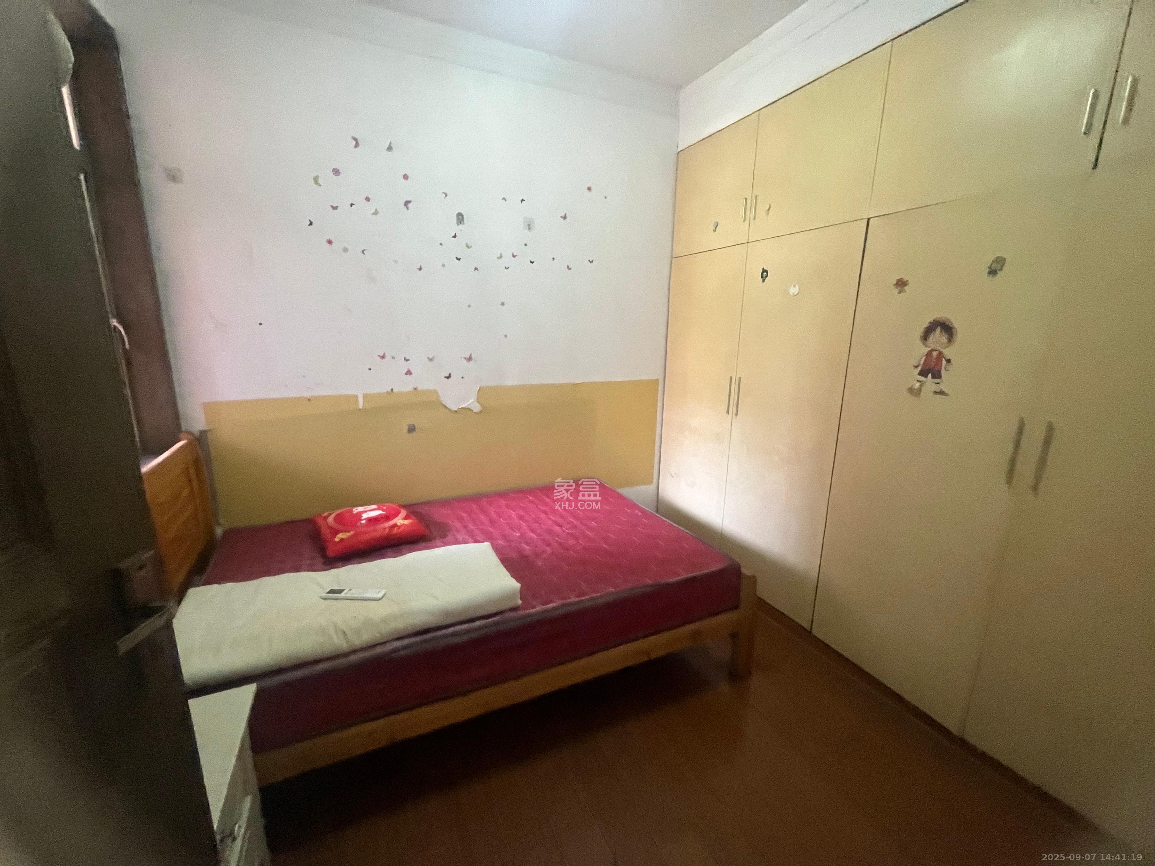 新星小区  1室2厅1卫    1800.0元/月室内图