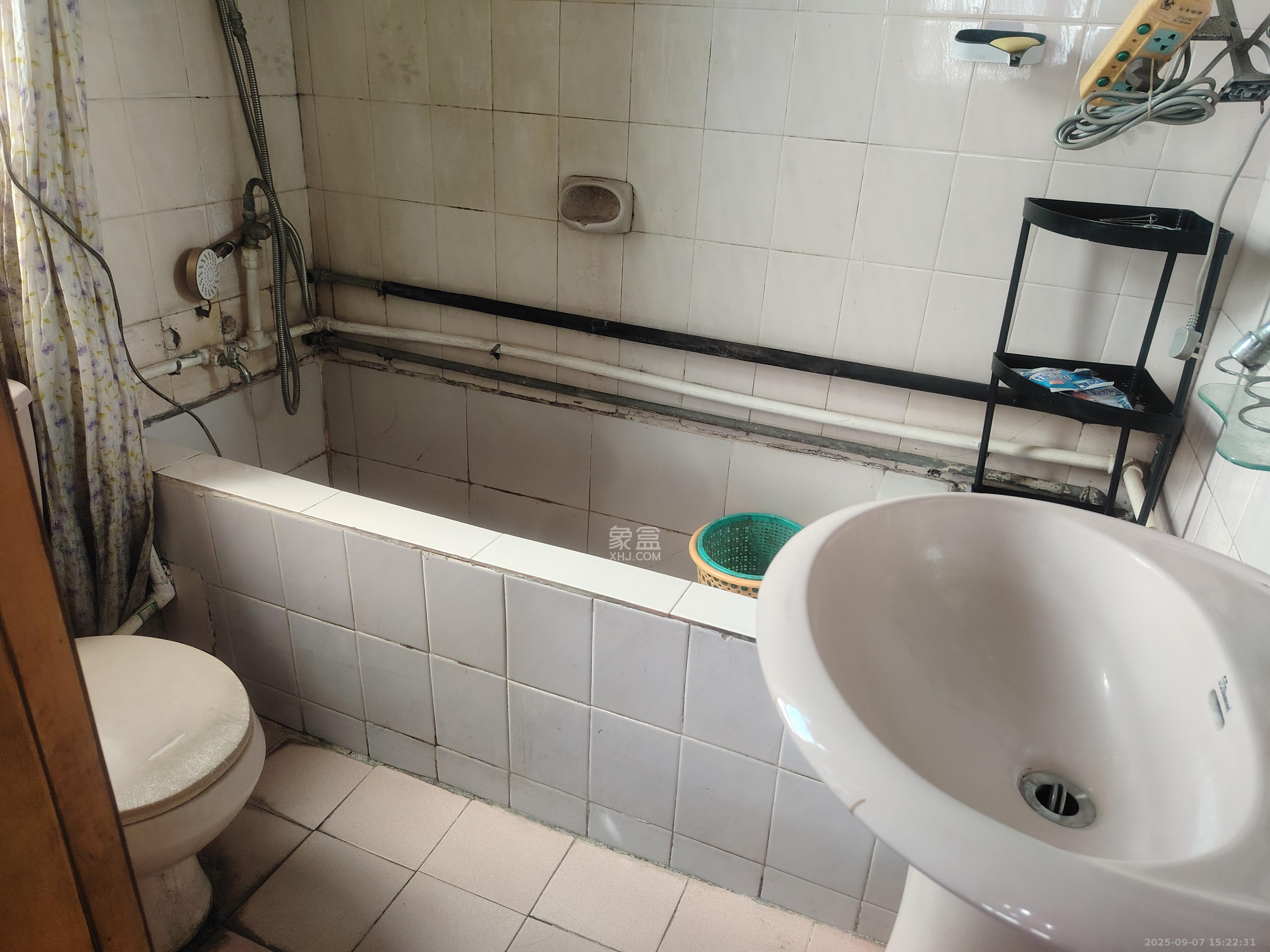 新富城 3室2厅2卫 2600.0元/月 新富城 3室2厅2卫 2600.0元/月室内图