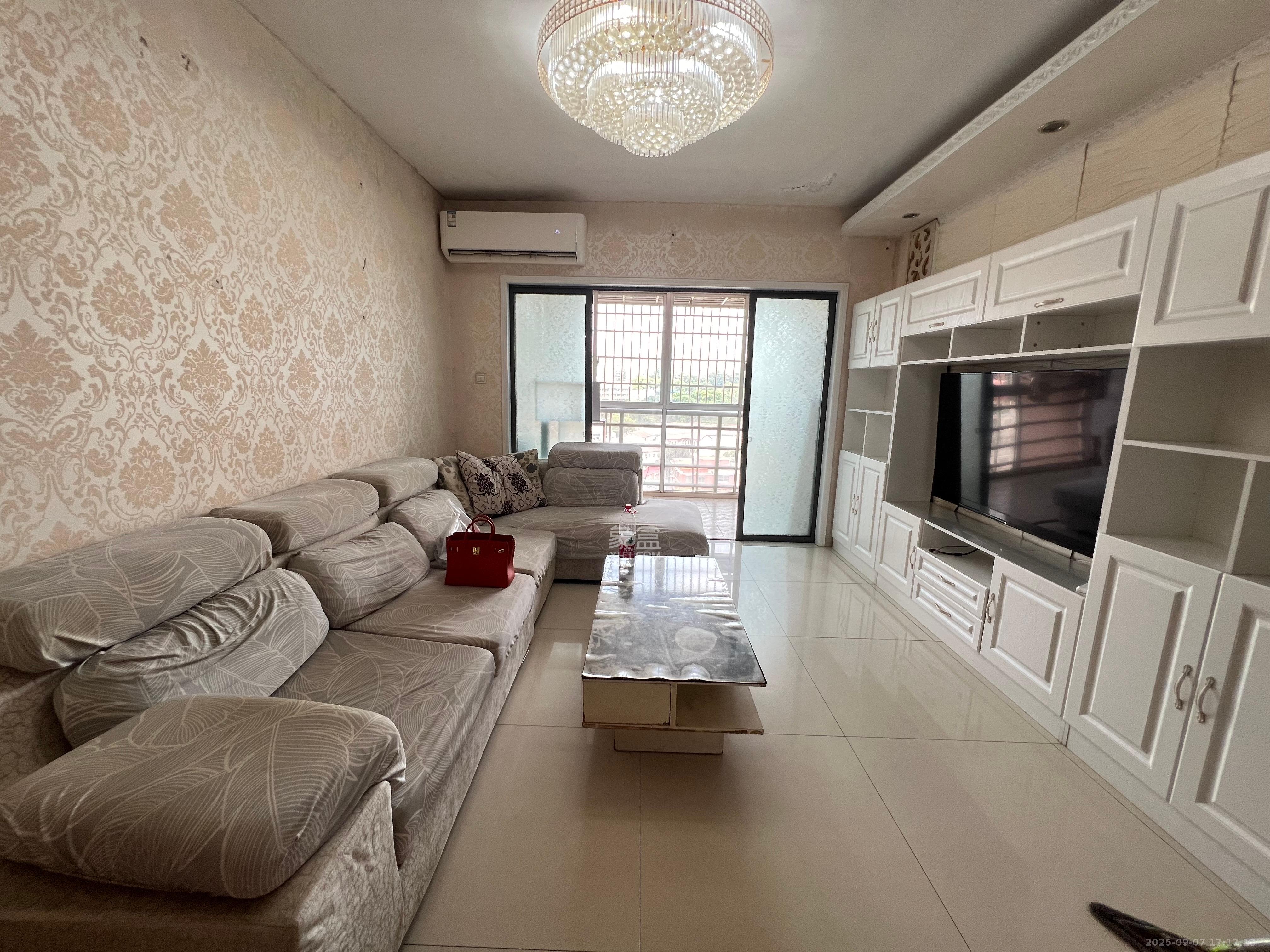 鼎丰前城 2室1厅1卫 2100.00元/月 鼎丰前城 2室1厅1卫 2100.00元/月室内图