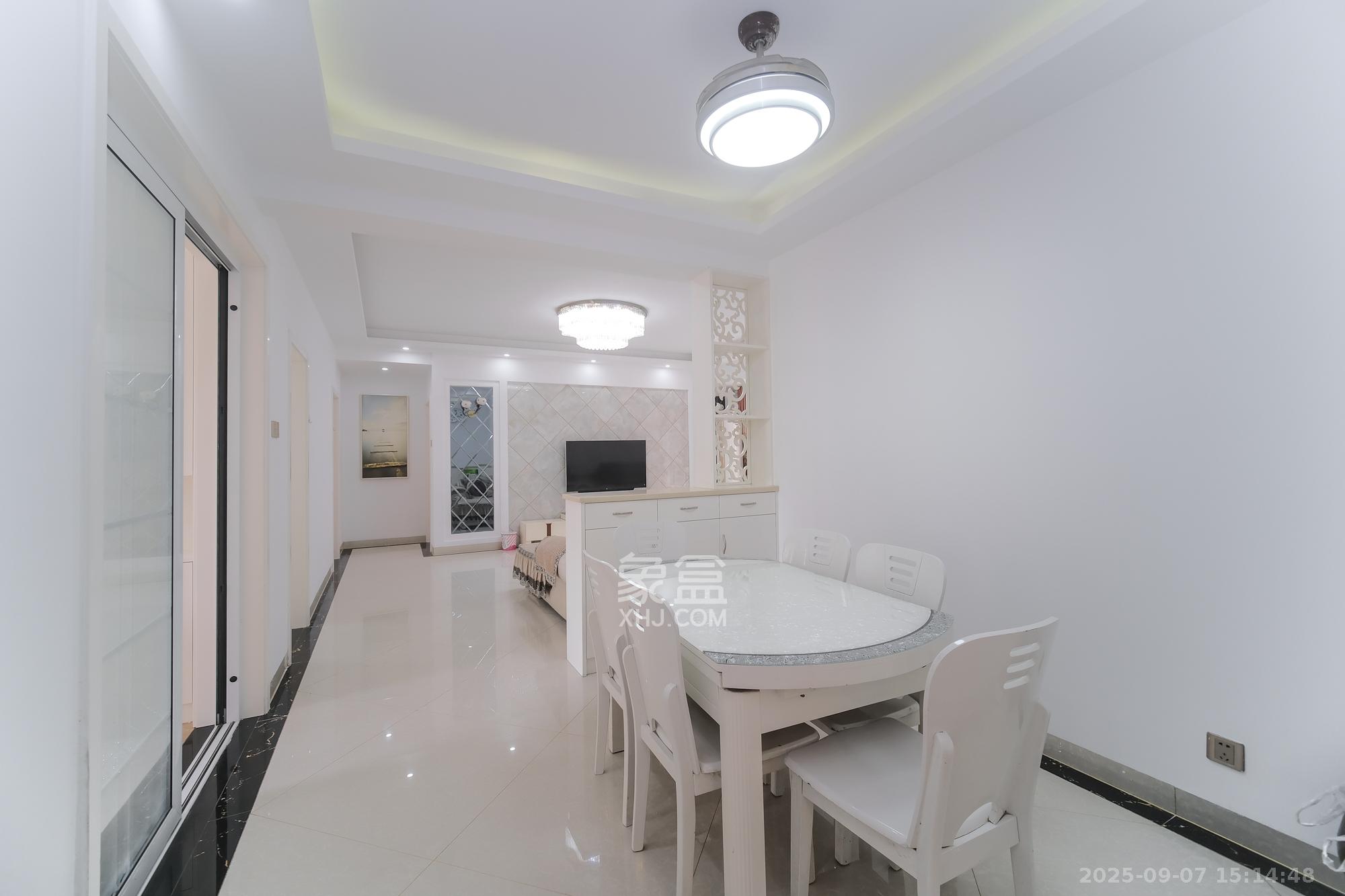 山水湾 4室2厅2卫 86.0万 山水湾 4室2厅2卫 86.0万客厅