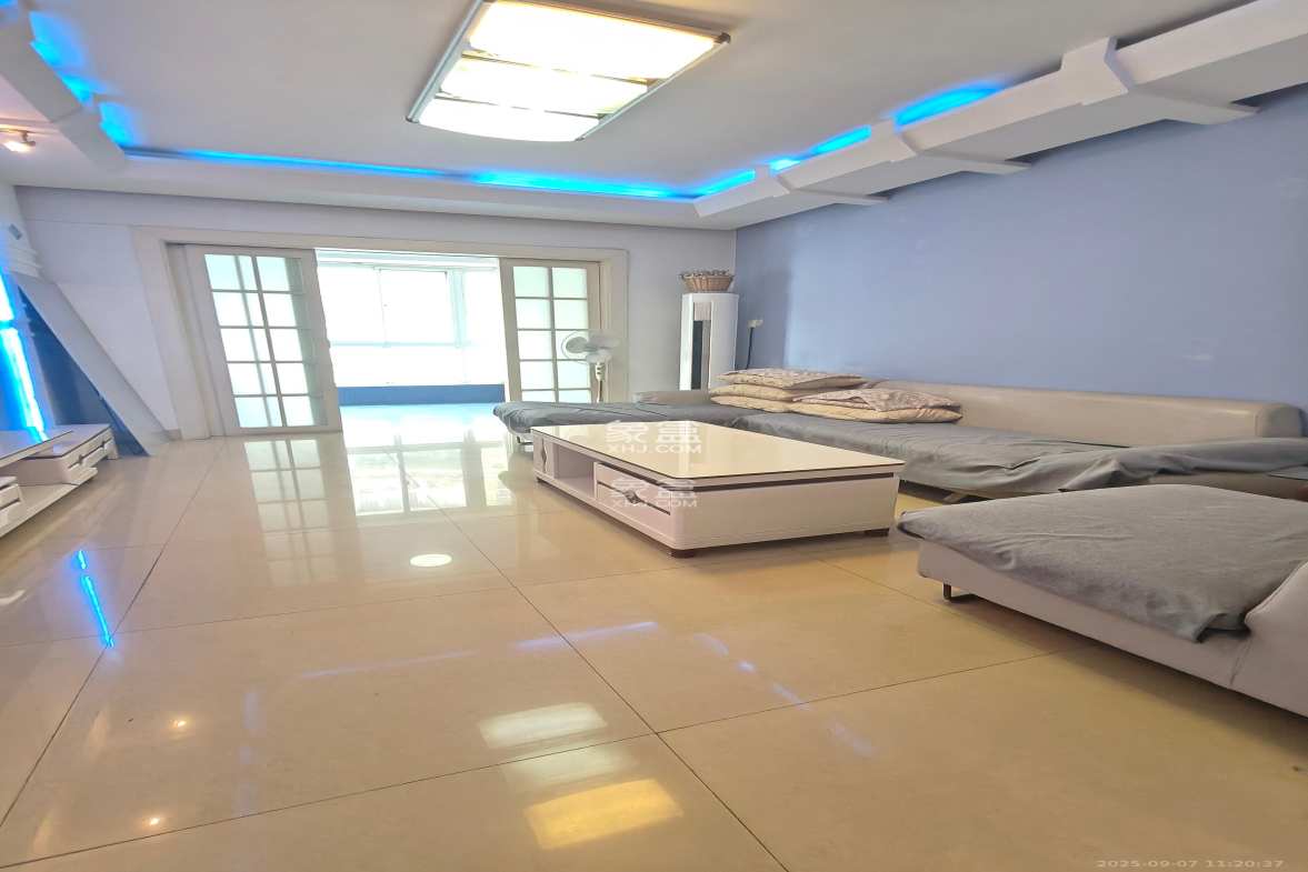 佳润新城(佳润新都)  3室2厅2卫    3300.0元/月 佳润新城(佳润新都)  3室2厅2卫    3300.0元/月室内图