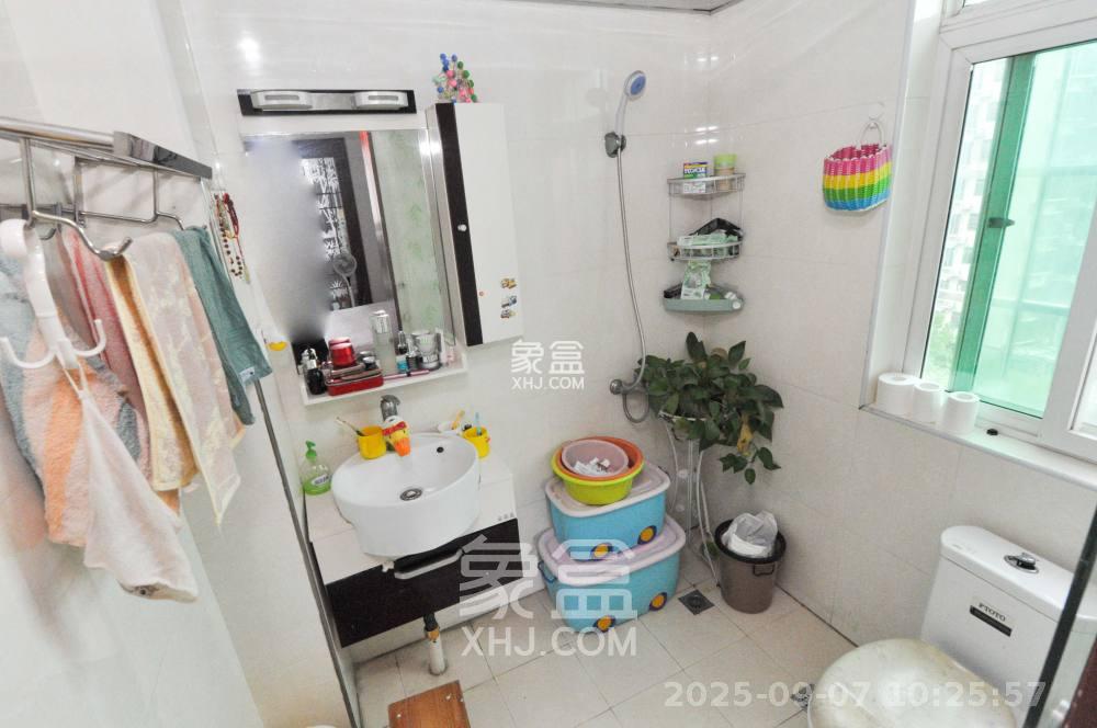 麓谷加州阳光  3室2厅2卫    2600.0元/月室内图