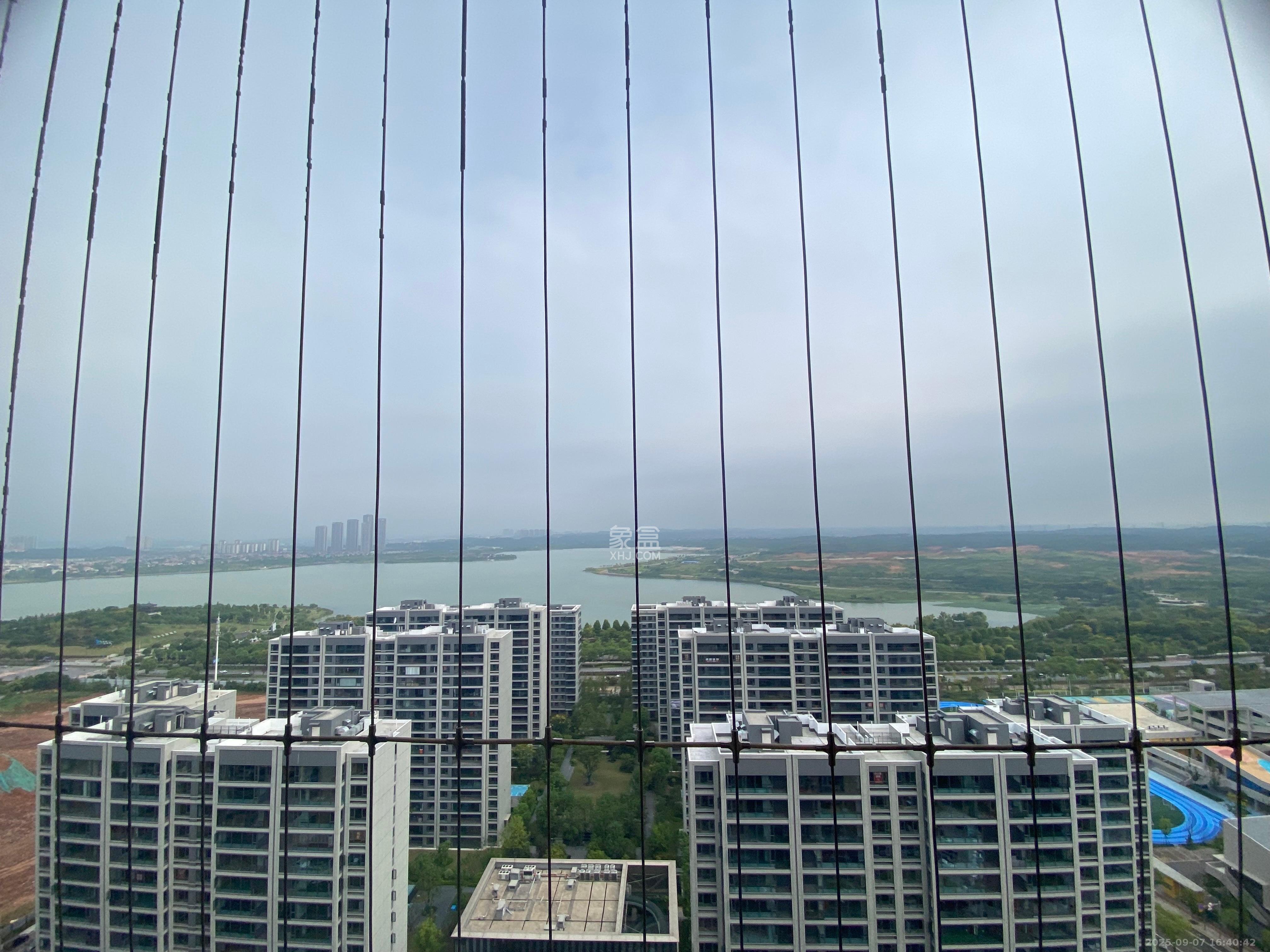 恒大翡翠华庭 3室2厅1卫 2350.0元/月 恒大翡翠华庭 3室2厅1卫 2350.0元/月室内图