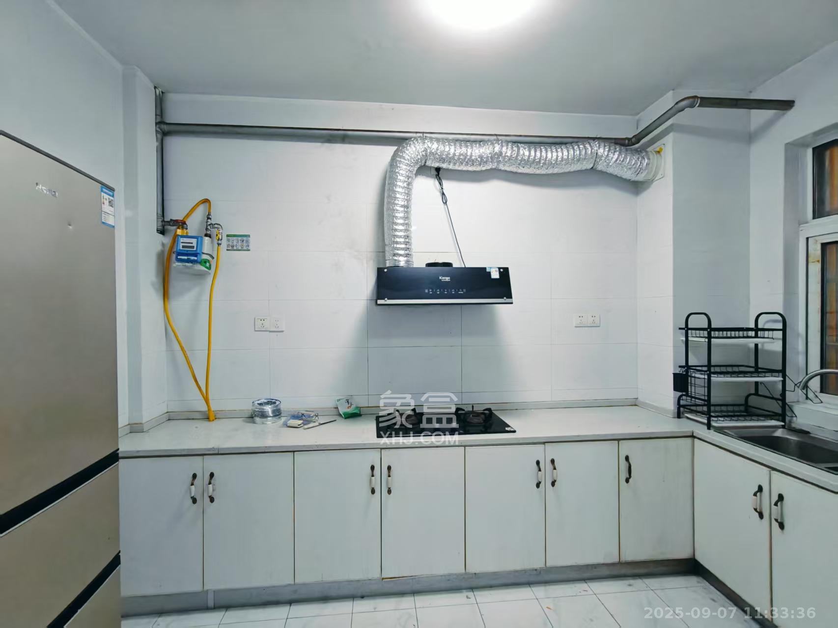 嘉盛华庭（一期、二期、三期）  4室2厅1卫    3500.0元/月室内图