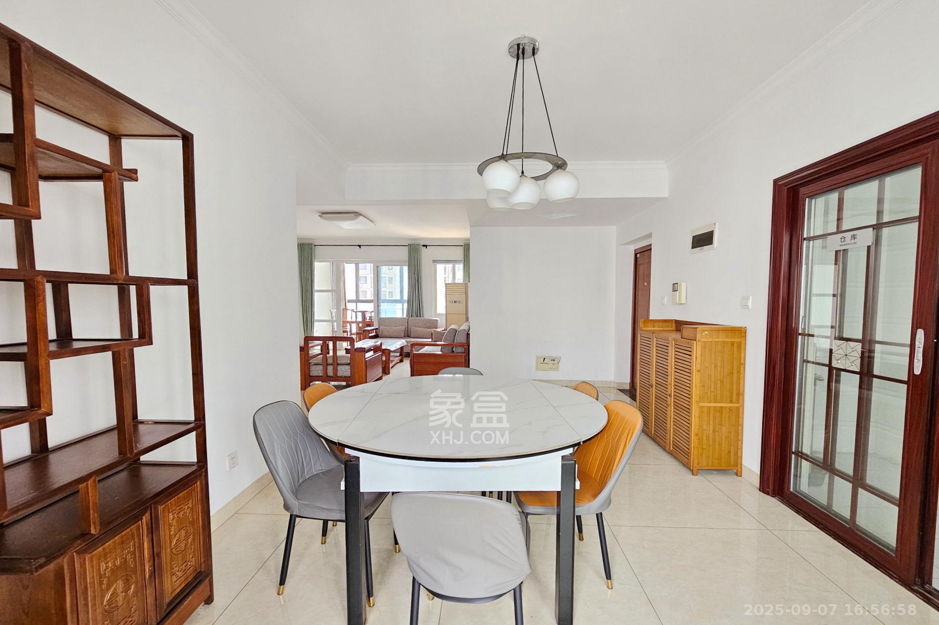 嘉宇盛世华章 3室2厅2卫 3200.0元/月 嘉宇盛世华章 3室2厅2卫 3200.0元/月室内图