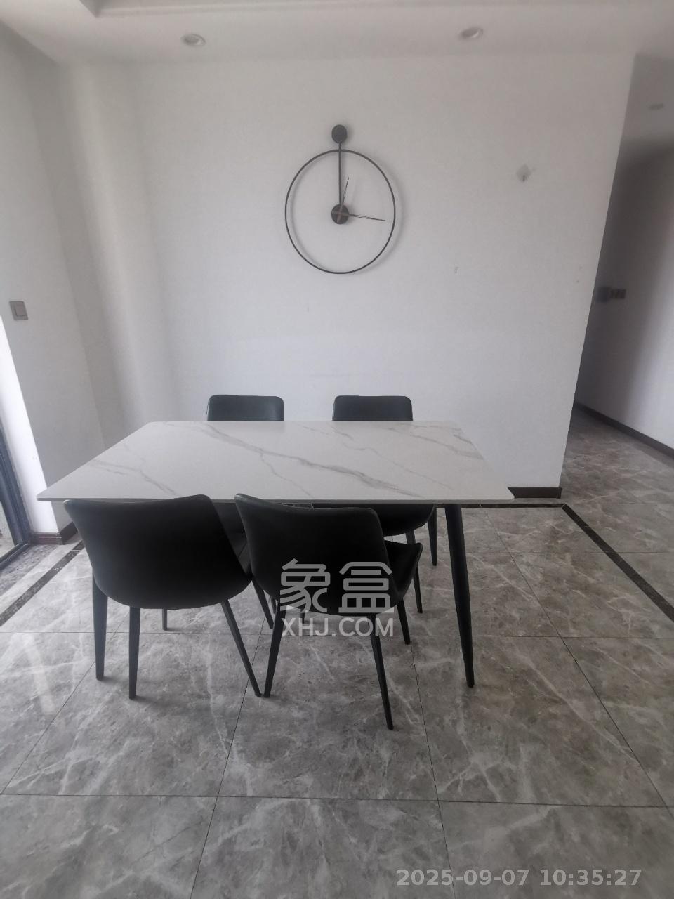 绿地长沙城际空间站(绿地新里佳苑)  4室2厅2卫    3900.0元/月 绿地长沙城际空间站(绿地新里佳苑)  4室2厅2卫    3900.0元/月室内图