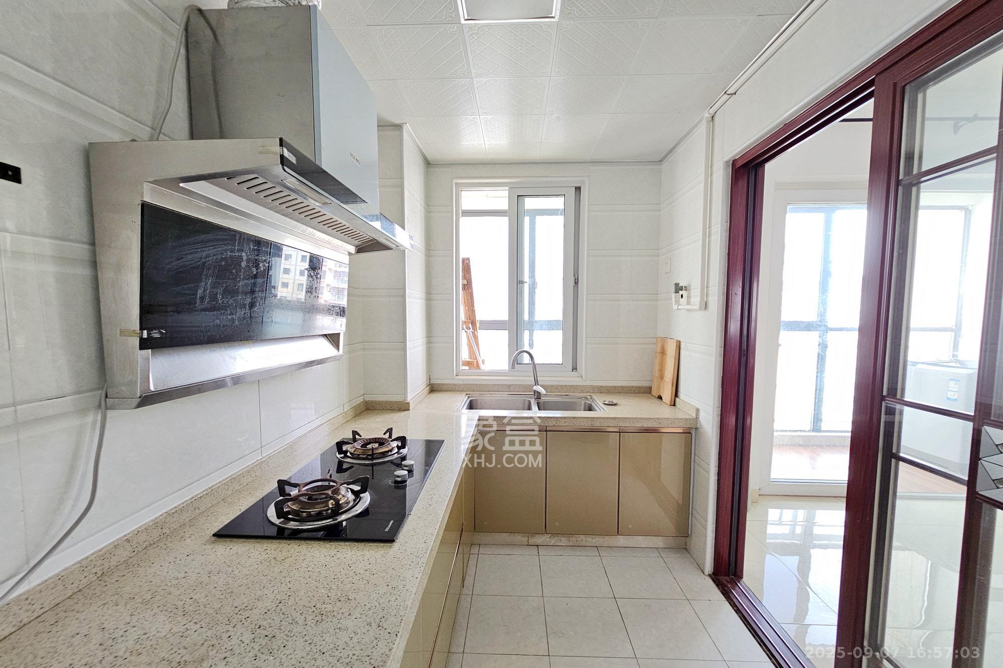 嘉宇盛世华章  3室2厅2卫    3200.0元/月室内图