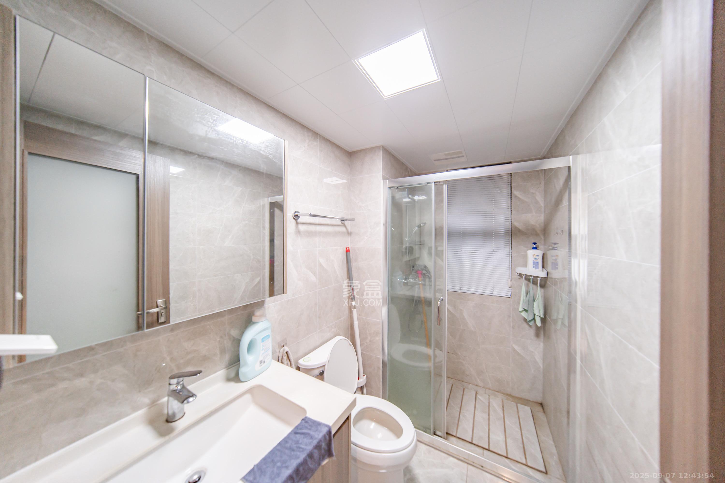 中海阅麓山一期  3室2厅2卫    2800.0元/月室内图