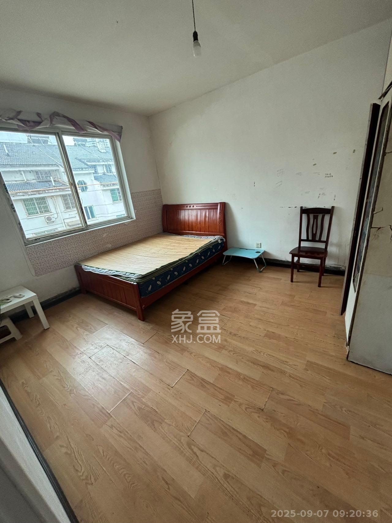 恩瑞麓山名园（龙王港小区）  3室2厅1卫    1500.0元/月室内图