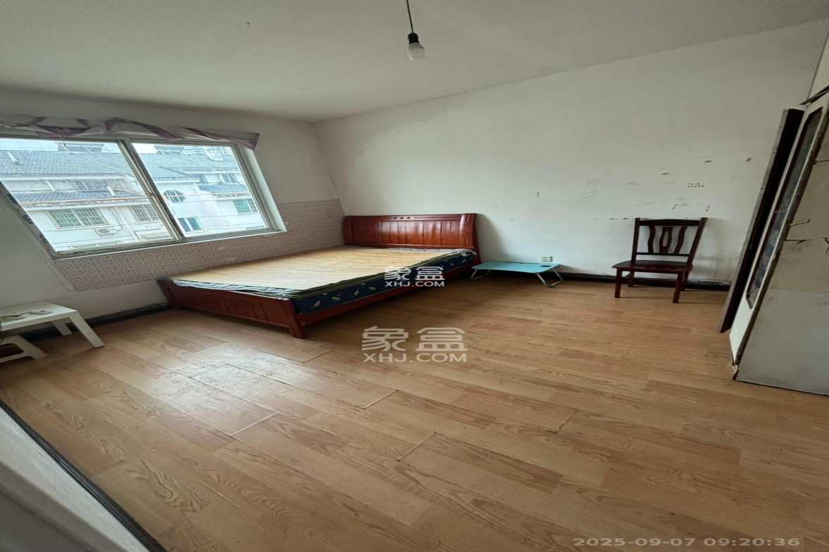 恩瑞麓山名园(龙王港小区) 3室2厅1卫 1500.0元/月 恩瑞麓山名园(龙王港小区) 3室2厅1卫 1500.0元/月室内图