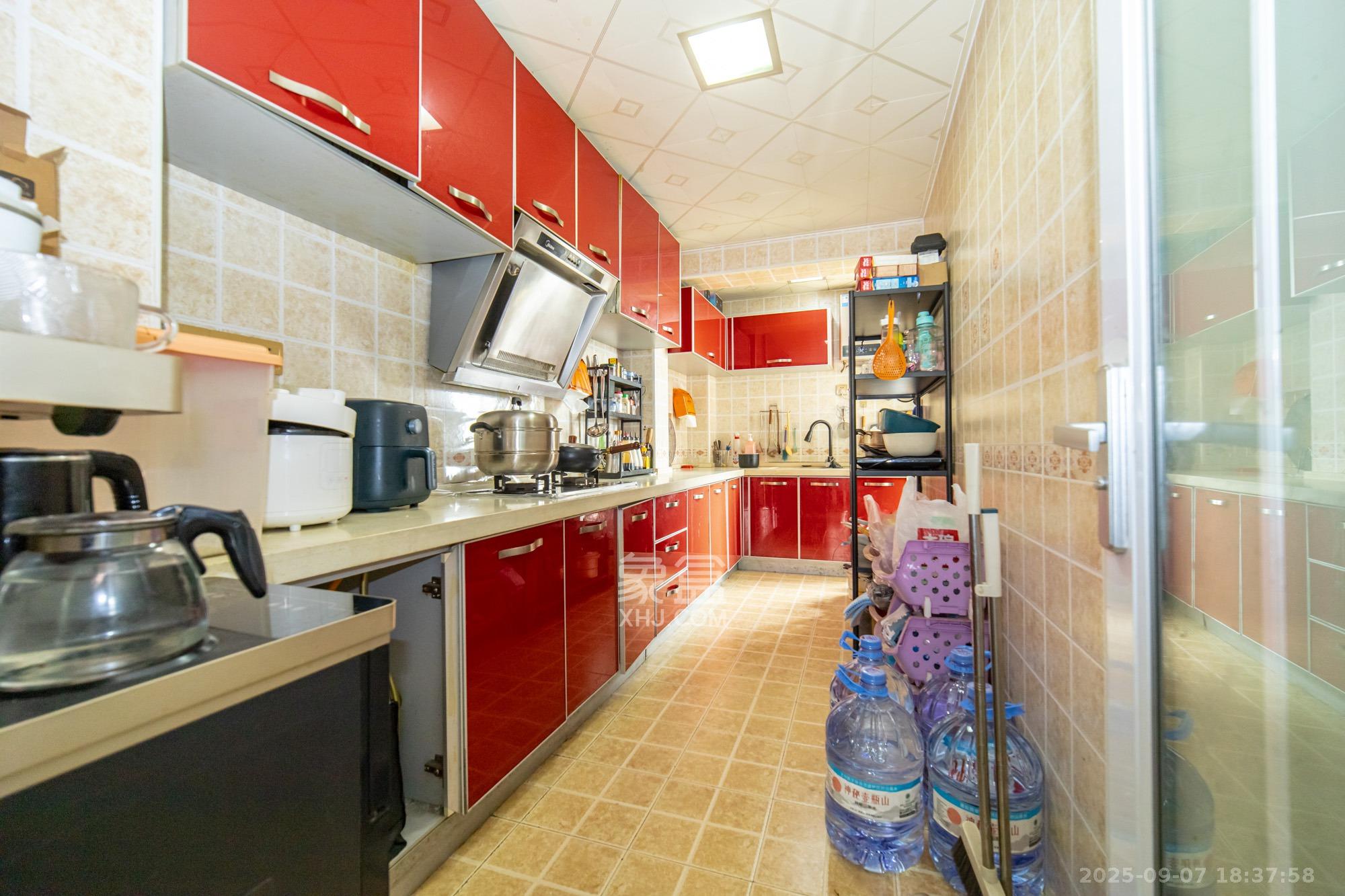 蝴蝶谷 3室2厅1卫 58.0万 蝴蝶谷 3室2厅1卫 58.0万厨房