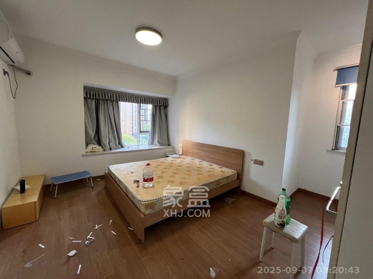 金地格林公馆  3室2厅2卫    3200.0元/月室内图