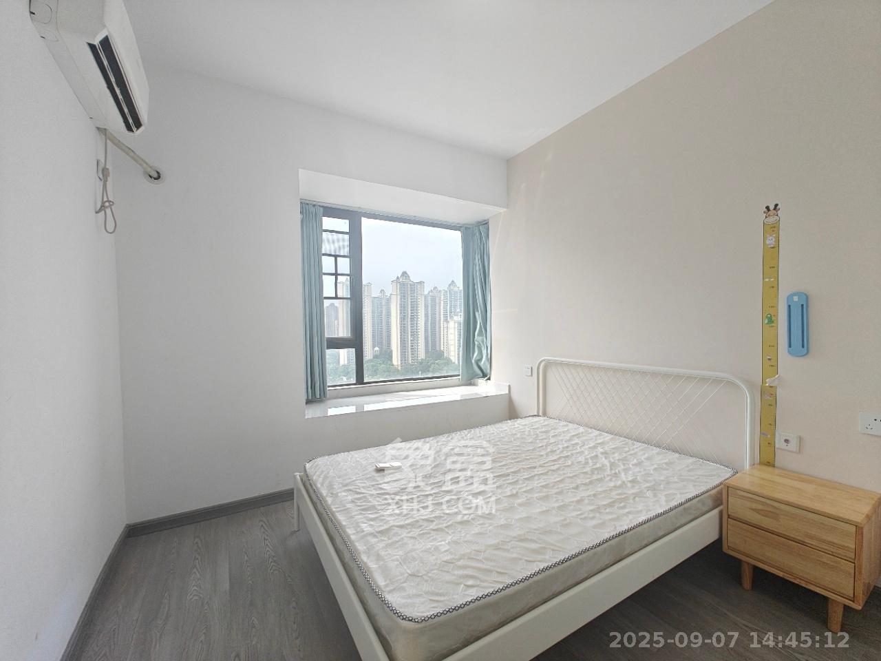 长房东旭国际  3室2厅2卫    2600.0元/月室内图