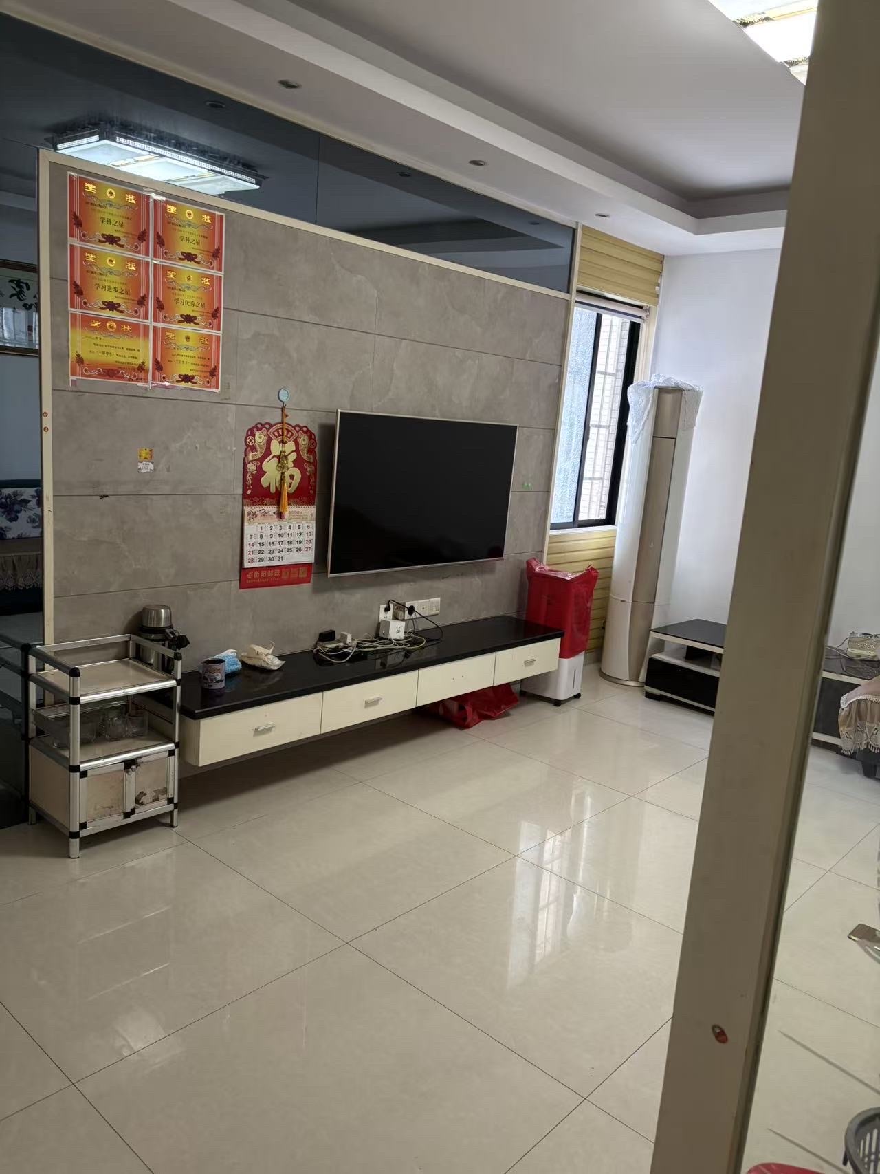 香格里拉 3室1厅1卫 1600.0元/月 香格里拉 3室1厅1卫 1600.0元/月室内图