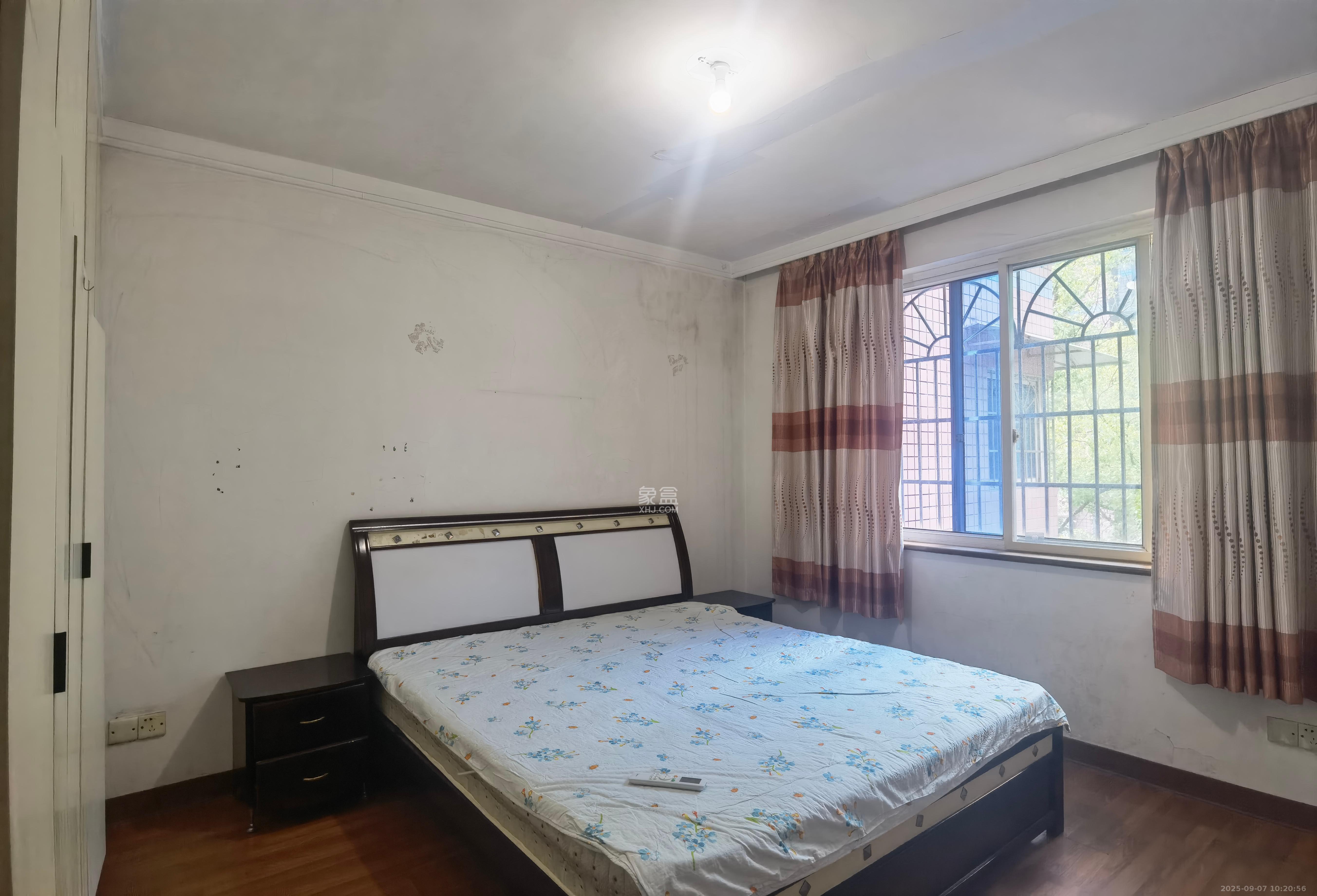 四方小区 3室2厅1卫 1700.0元/月 四方小区 3室2厅1卫 1700.0元/月室内图