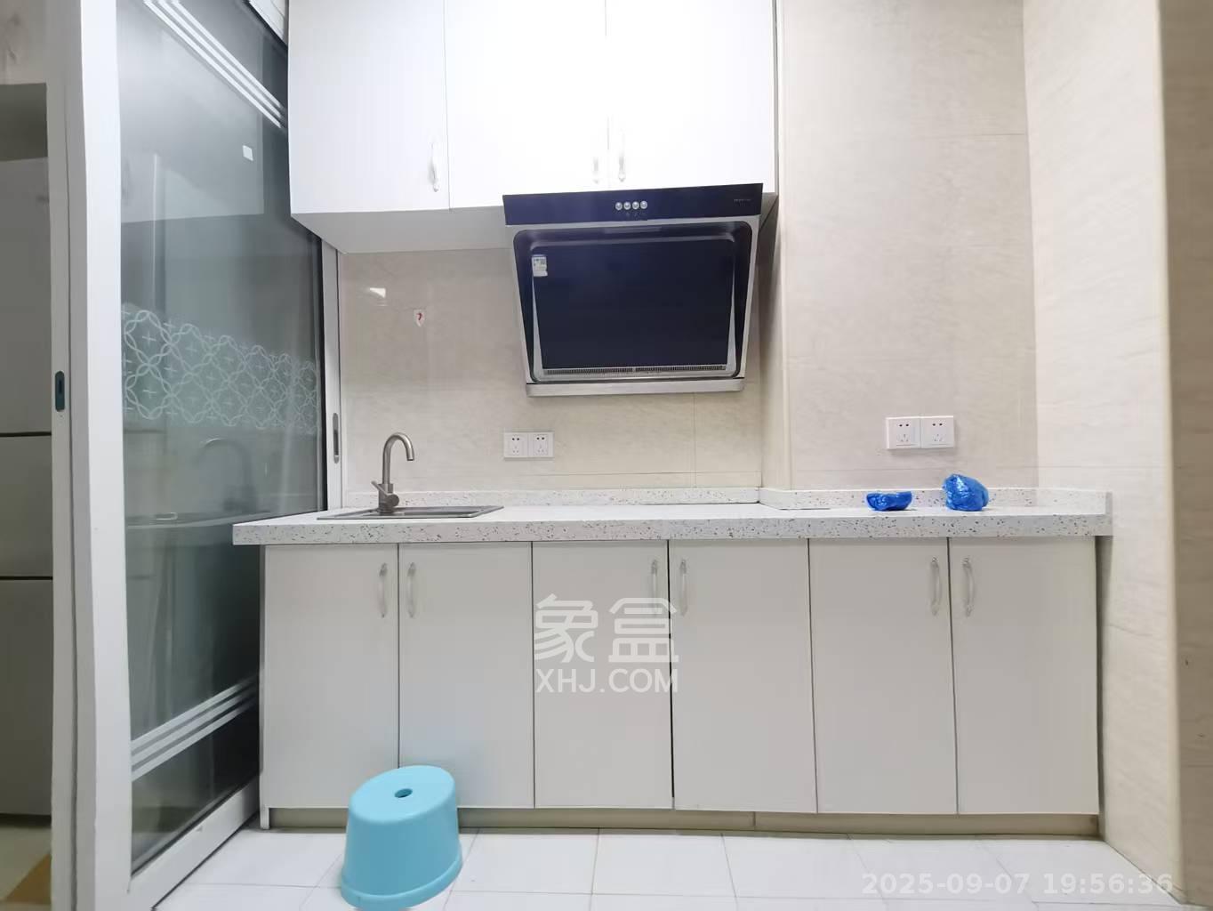 金茂梅溪湖  1室1厅1卫    1600.0元/月室内图