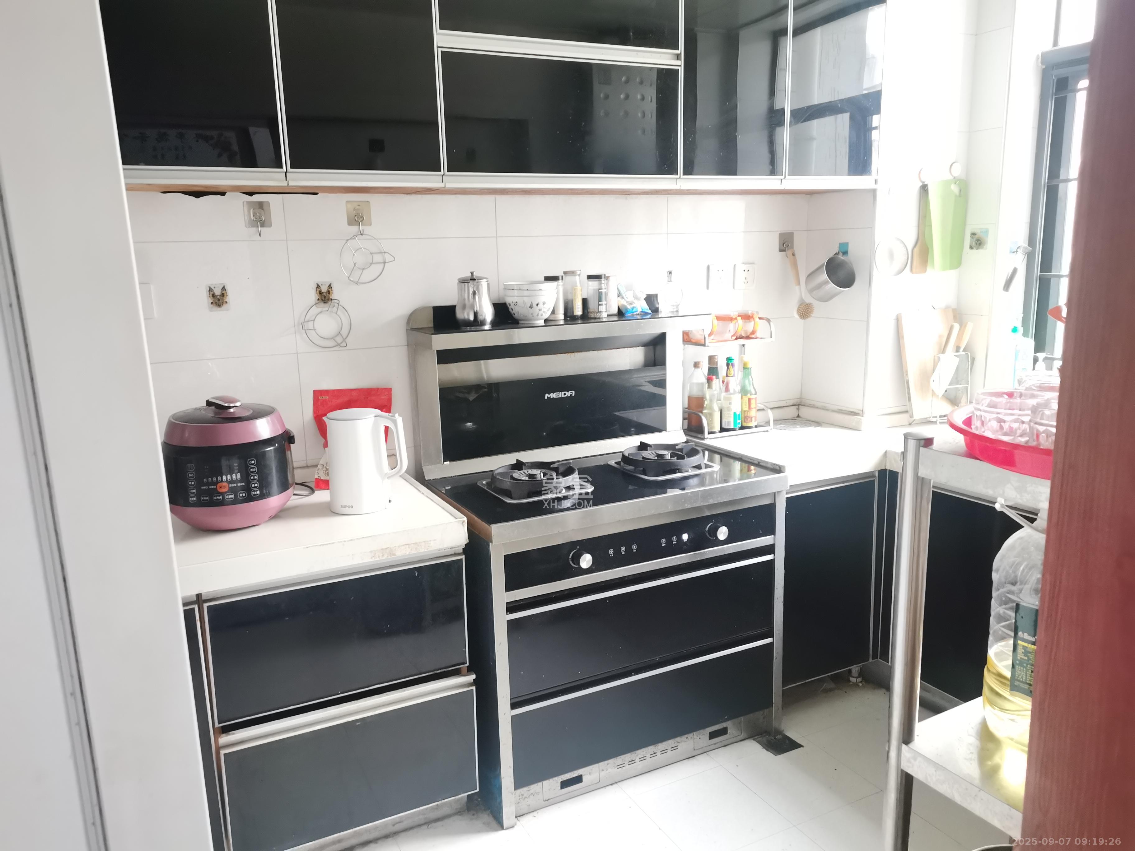 山水熙园 3室2厅2卫 2300.0元/月 山水熙园 3室2厅2卫 2300.0元/月室内图