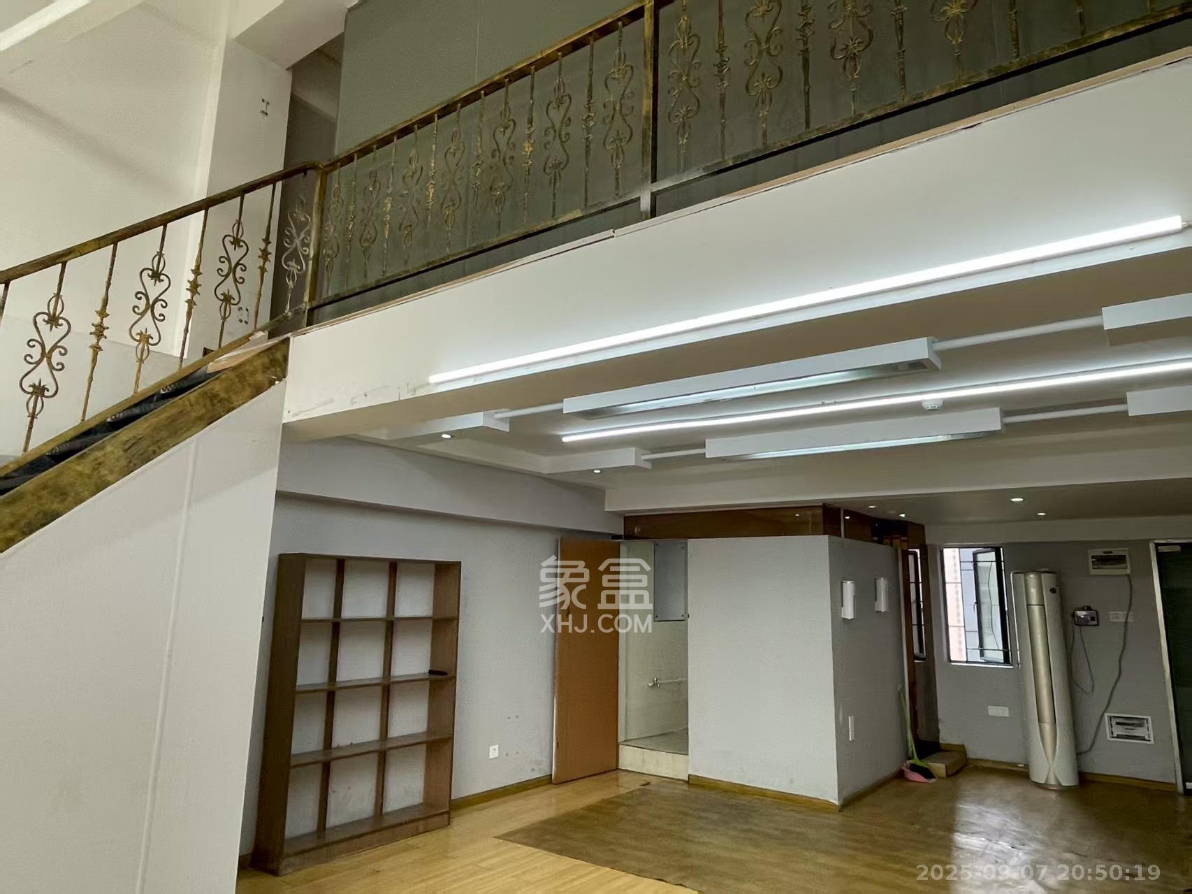 城市快线（新建大厦）  1室2厅1卫    2500.0元/月室内图