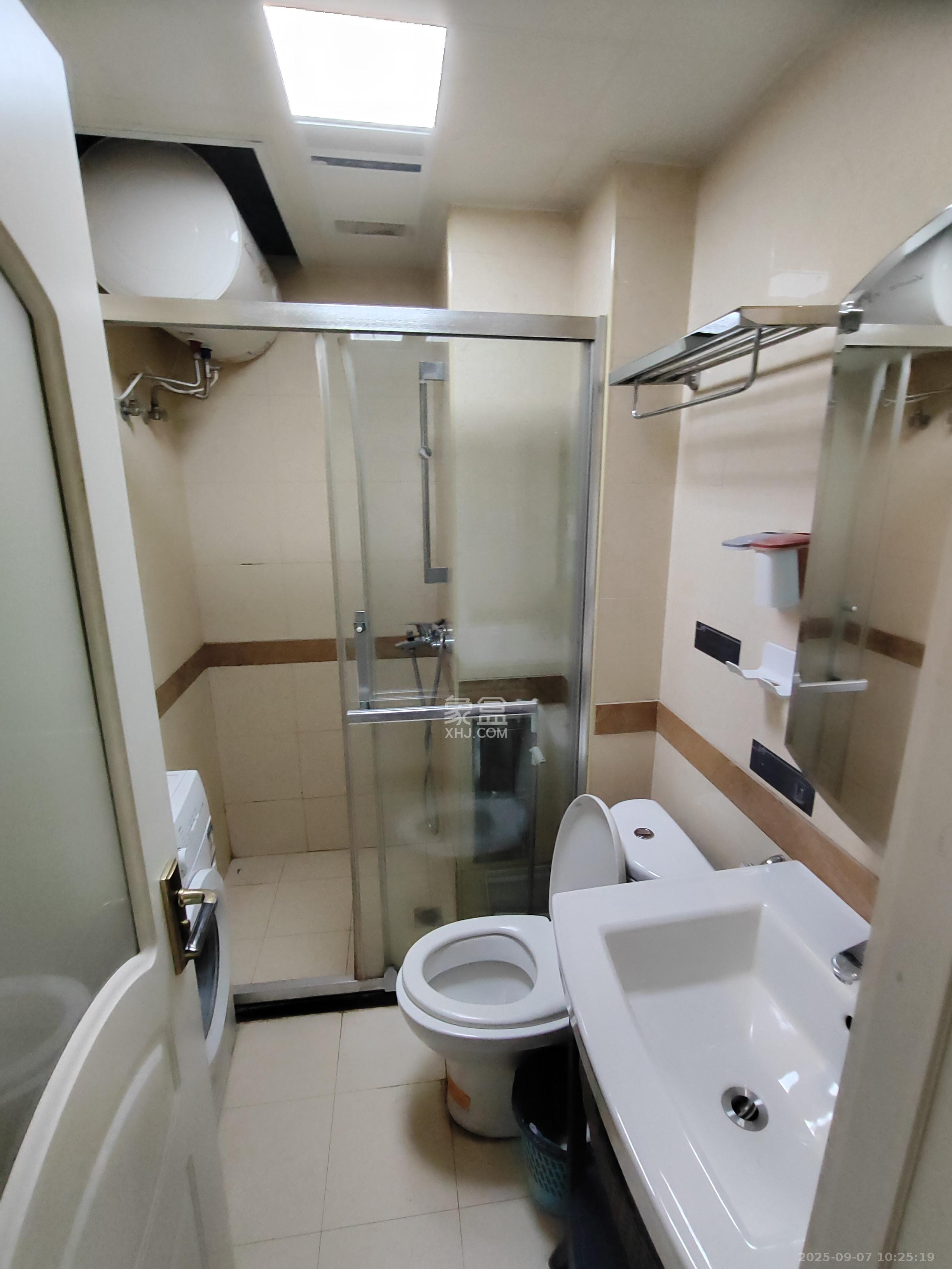 壹号公馆  1室1厅1卫    2200.0元/月 壹号公馆  1室1厅1卫    2200.0元/月室内图