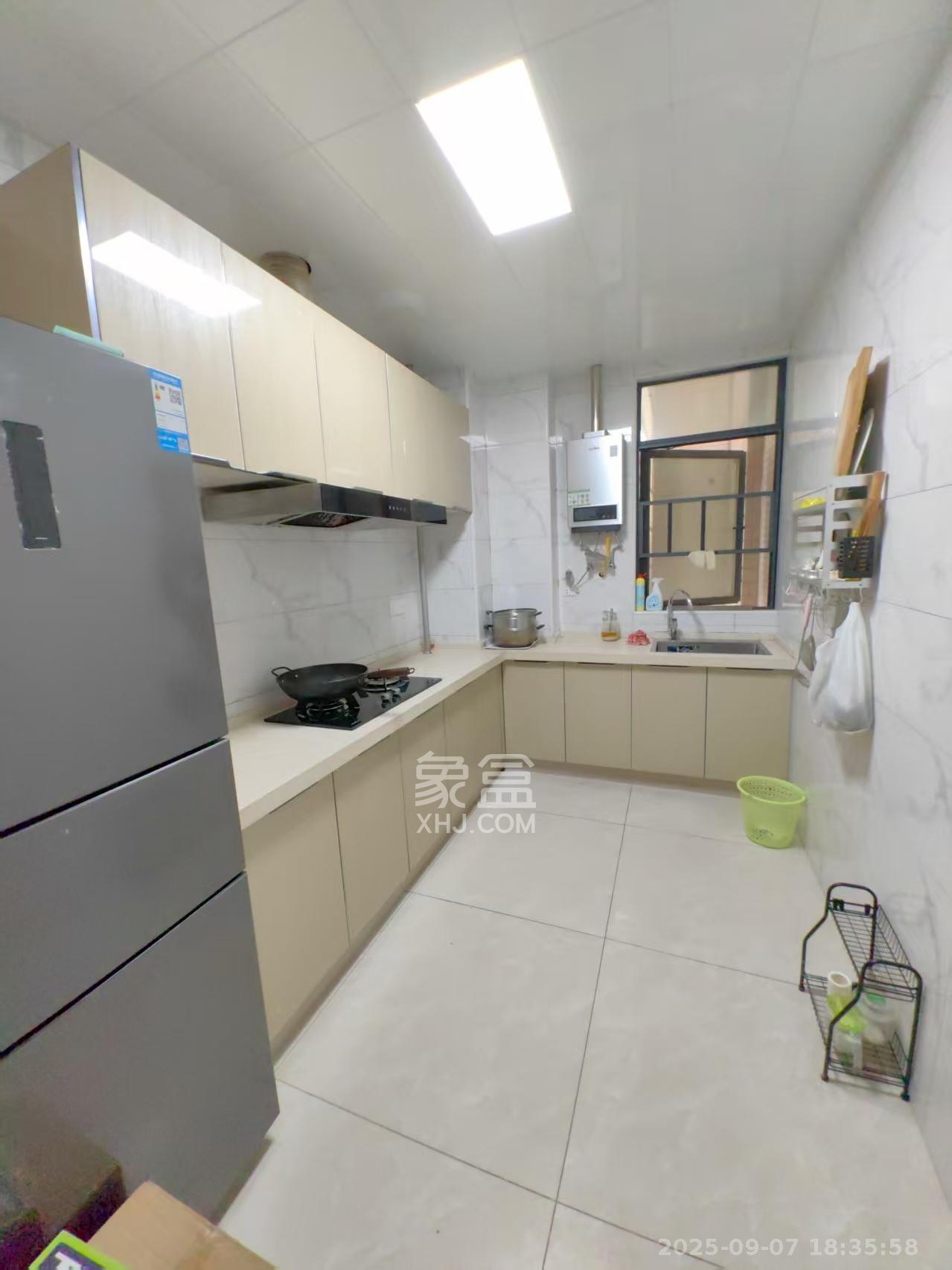 天元涉外景园C区 4室2厅2卫 3200.0元/月 天元涉外景园C区 4室2厅2卫 3200.0元/月室内图