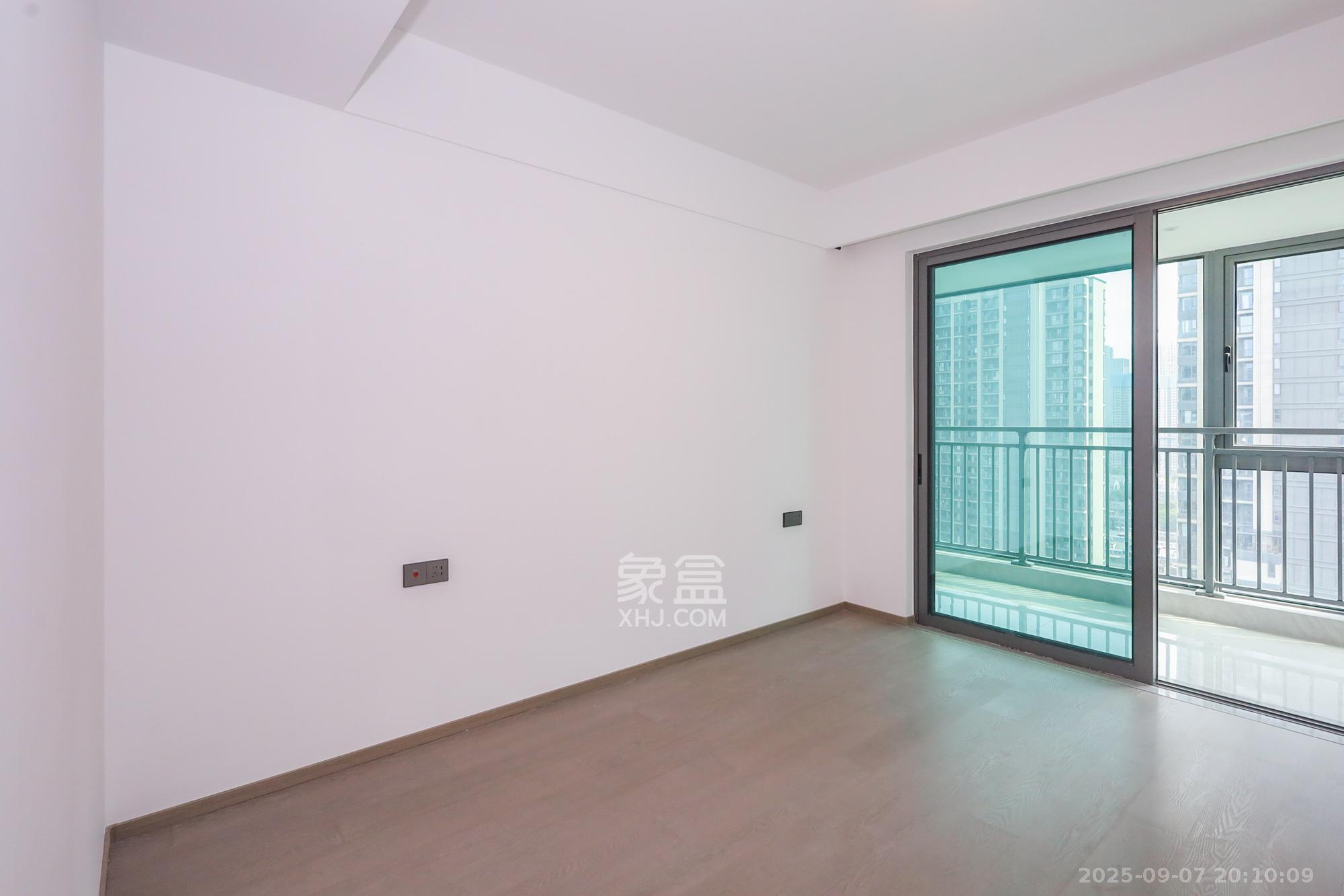 招商蛇口滨江境 4室2厅2卫 398.0万 招商蛇口滨江境 4室2厅2卫 398.0万卧室