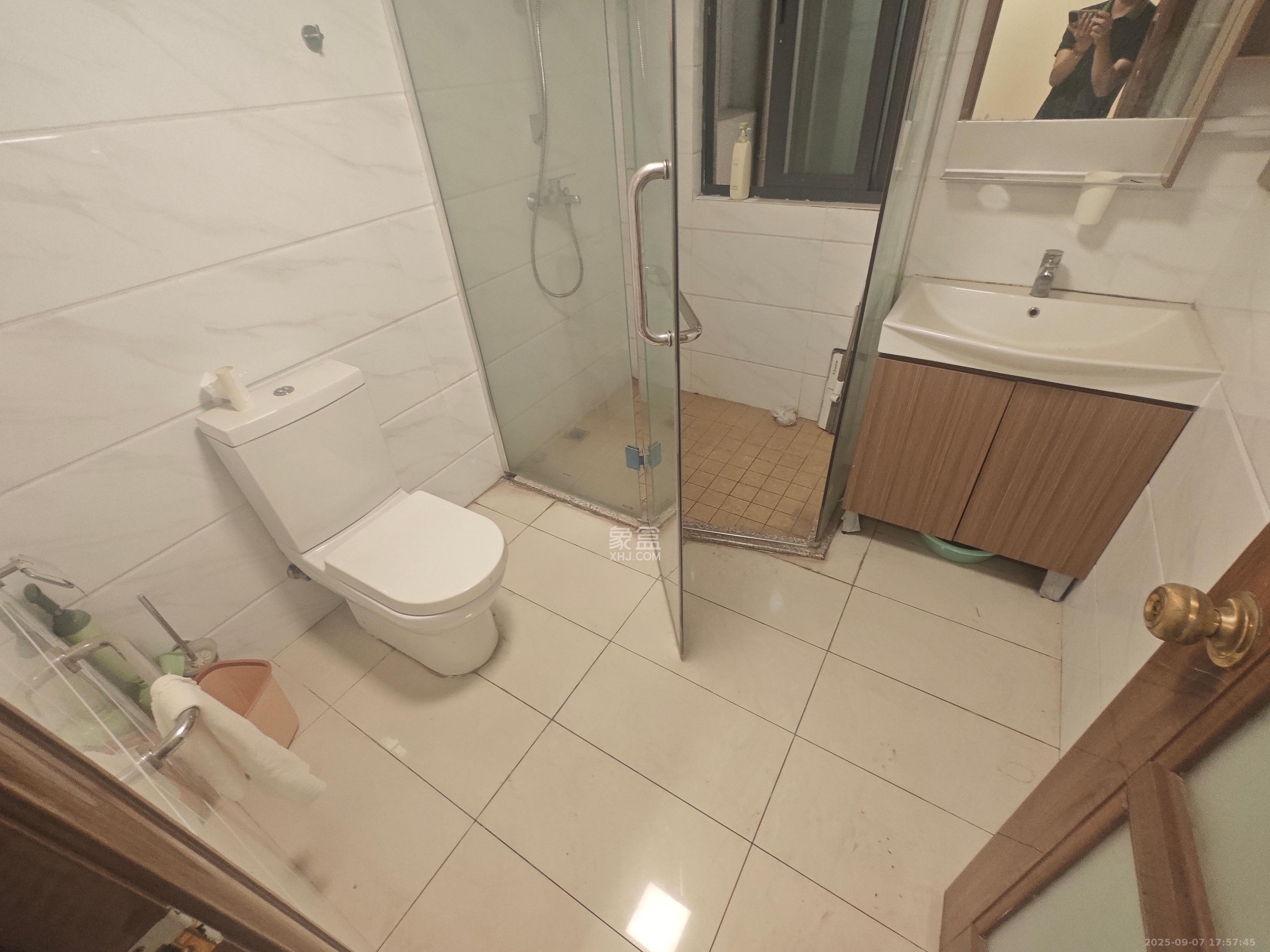 碧桂园南城首府(东宸林海) 3室2厅1卫 2100.0元/月 碧桂园南城首府(东宸林海) 3室2厅1卫 2100.0元/月室内图