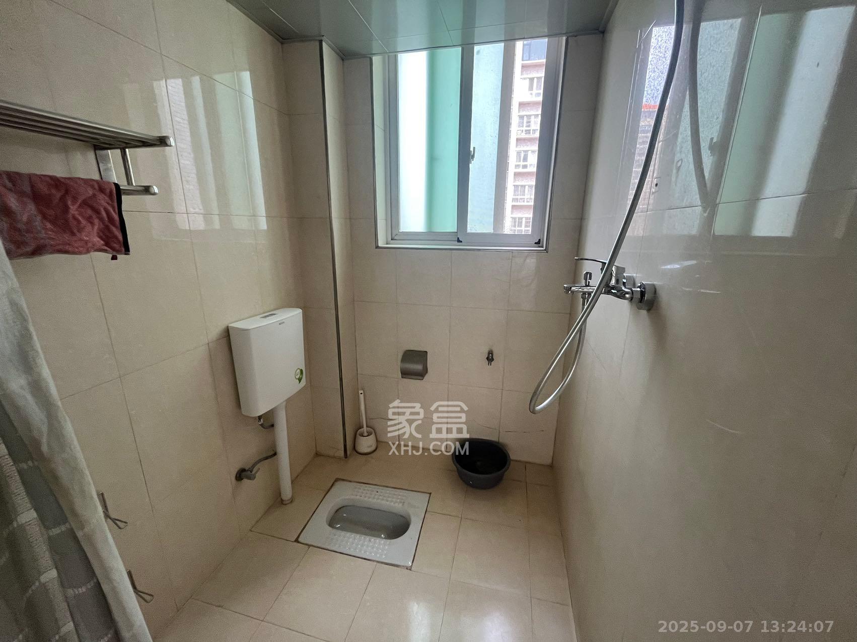 嘉盛华庭（一期、二期、三期）  2室2厅1卫    3000.0元/月室内图