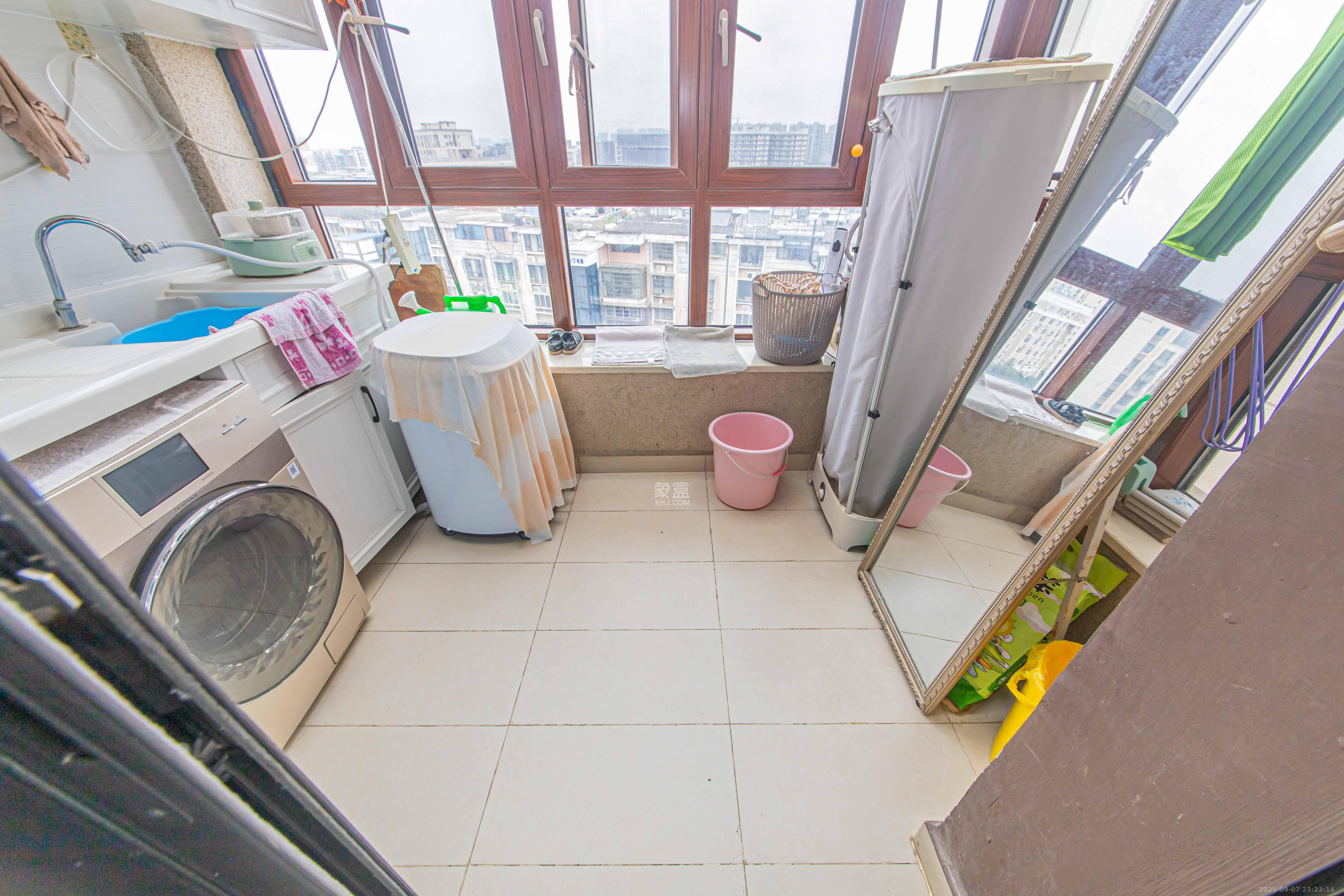 中海新城熙岸(中信新城五期) 3室2厅2卫 92.5万 中海新城熙岸(中信新城五期) 3室2厅2卫 92.5万阳台