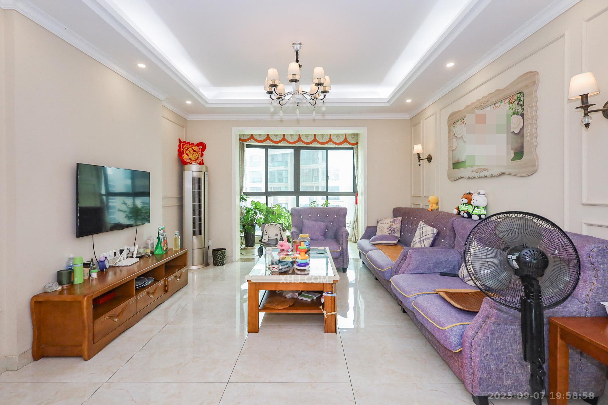 滨江一号(丰泰花园) 3室2厅2卫 129.0万 滨江一号(丰泰花园) 3室2厅2卫 129.0万客厅