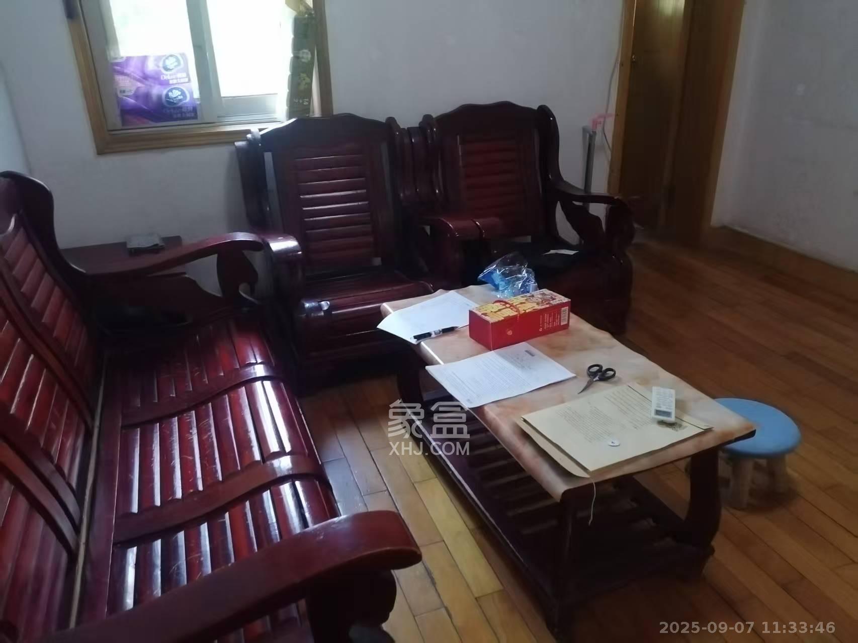 浦沅生活一区 2室1厅1卫 1600.0元/月 浦沅生活一区 2室1厅1卫 1600.0元/月室内图