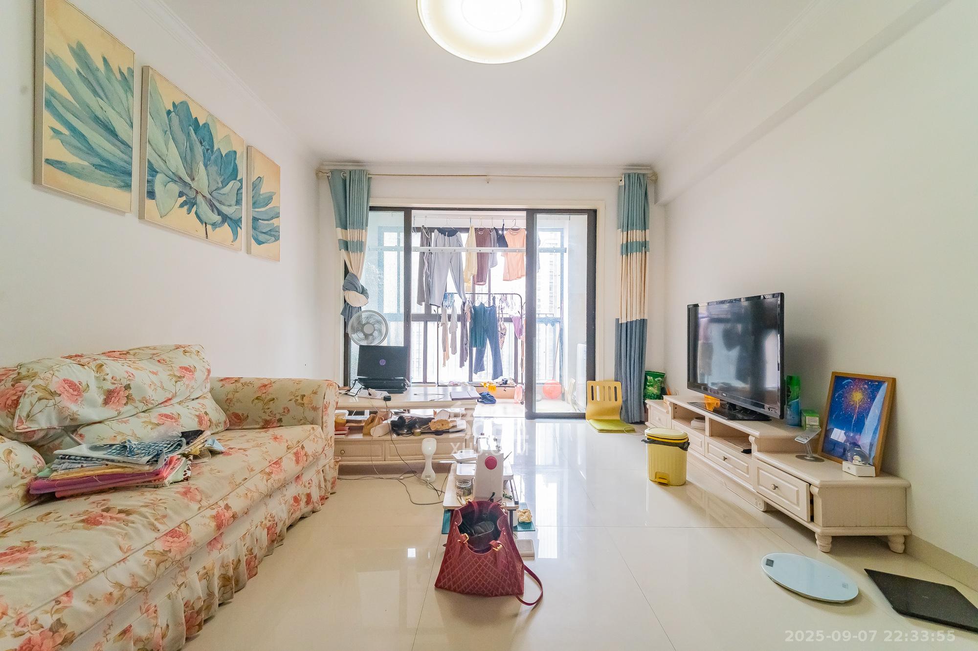 华润凤凰城三期 2室2厅1卫 58.0万 华润凤凰城三期 2室2厅1卫 58.0万客厅